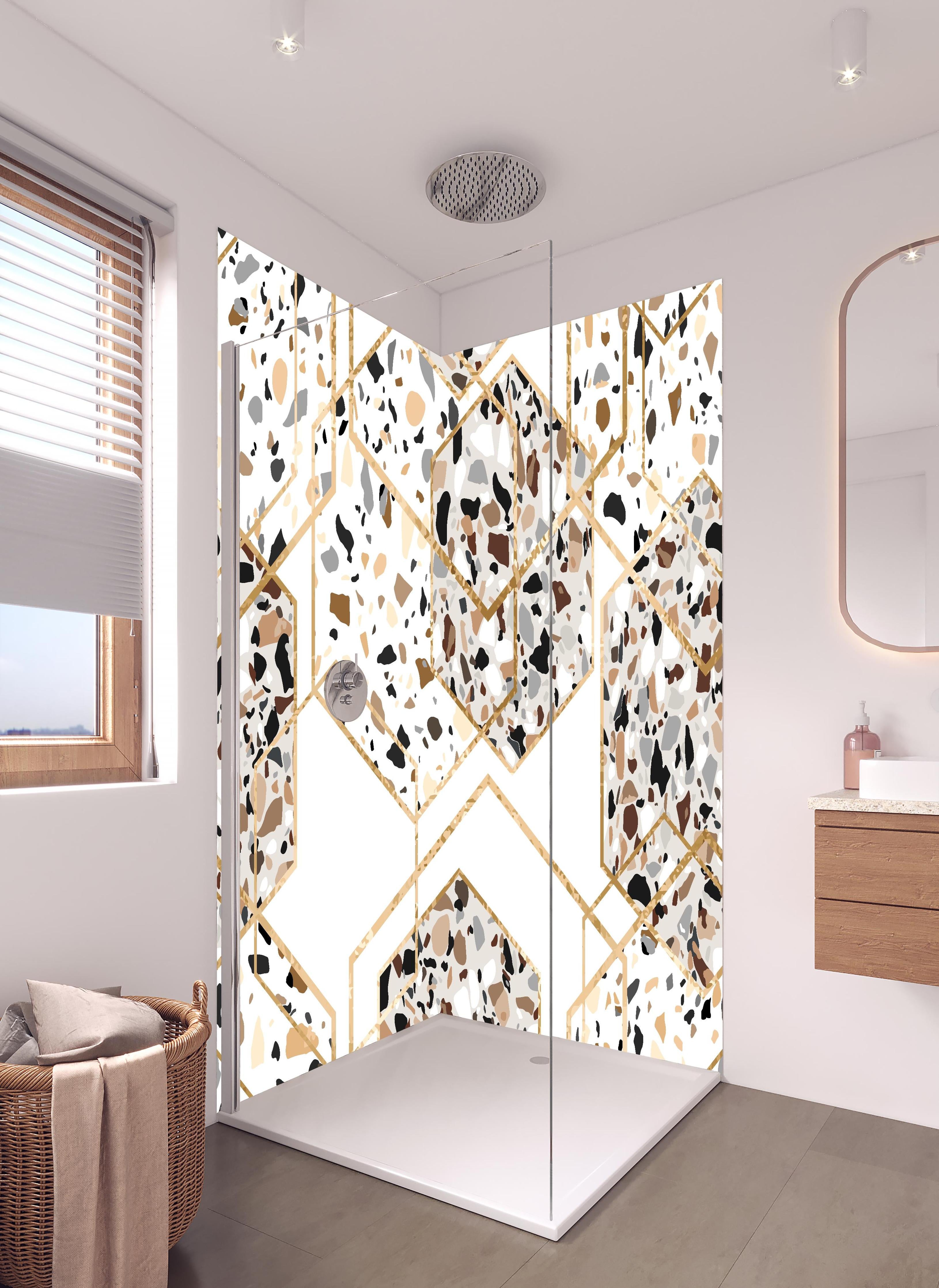 Duschrückwand - Trendiges Terrazzo-Muster mit Goldakzenten in hellem Badezimmer mit Regenduschkopf - zweiteilige Eck-Duschrückwand