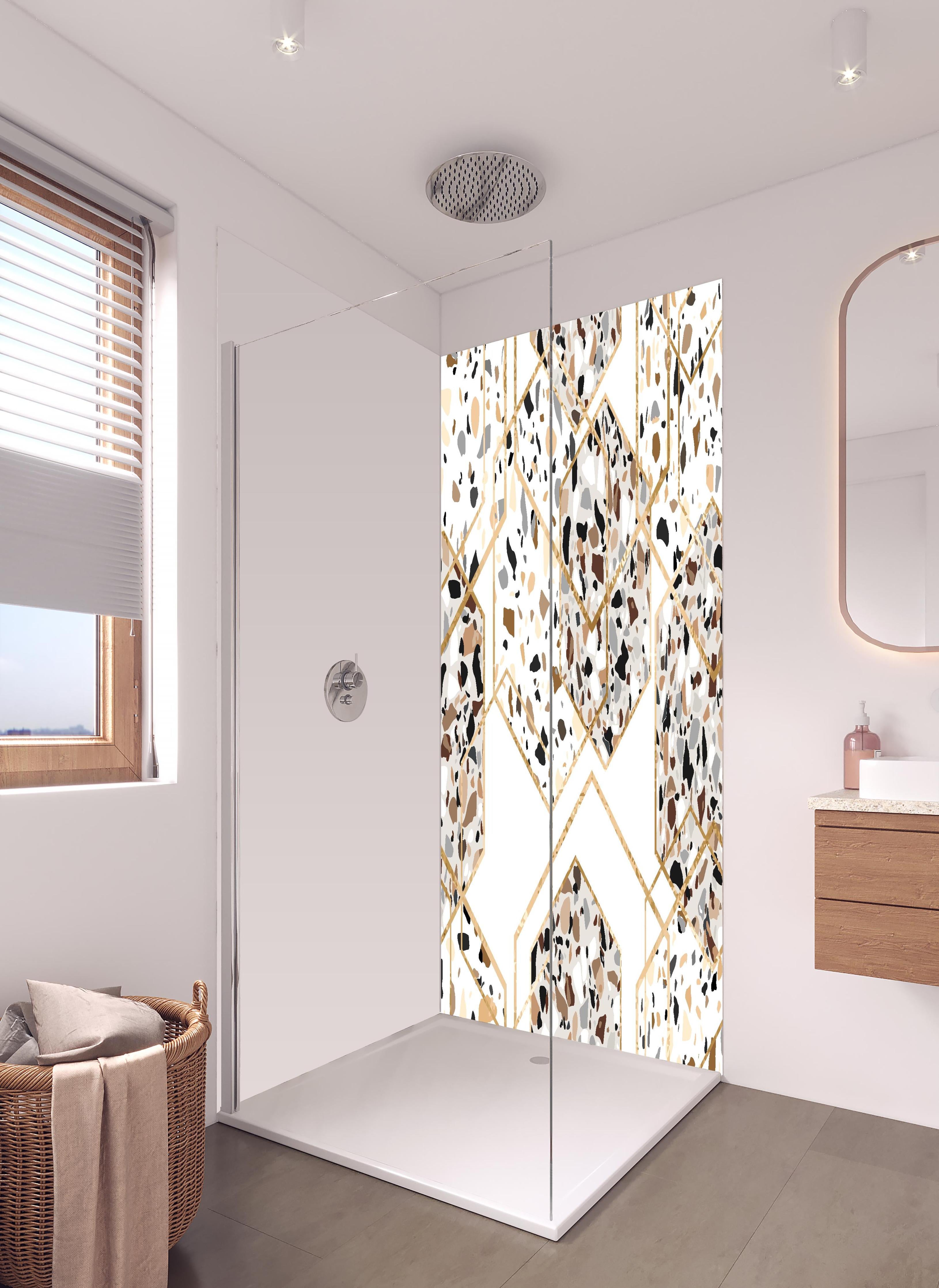 Duschrückwand - Trendiges Terrazzo-Muster mit Goldakzenten in hellem Badezimmer mit Regenduschkopf - zweiteilige Eck-Duschrückwand