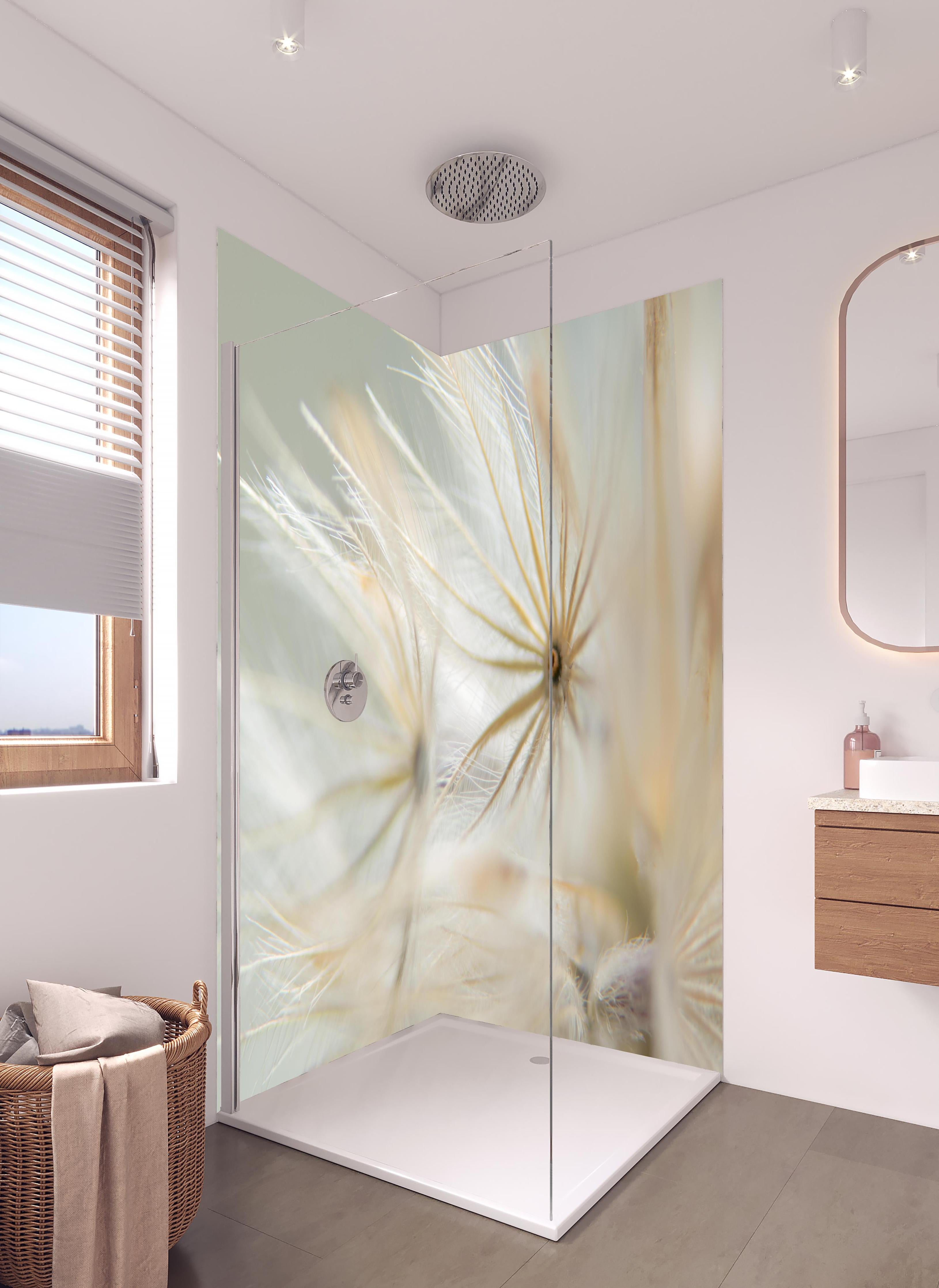 Duschrückwand - Trockene Wildblumen - Nahaufnahme in hellem Badezimmer mit Regenduschkopf - zweiteilige Eck-Duschrückwand