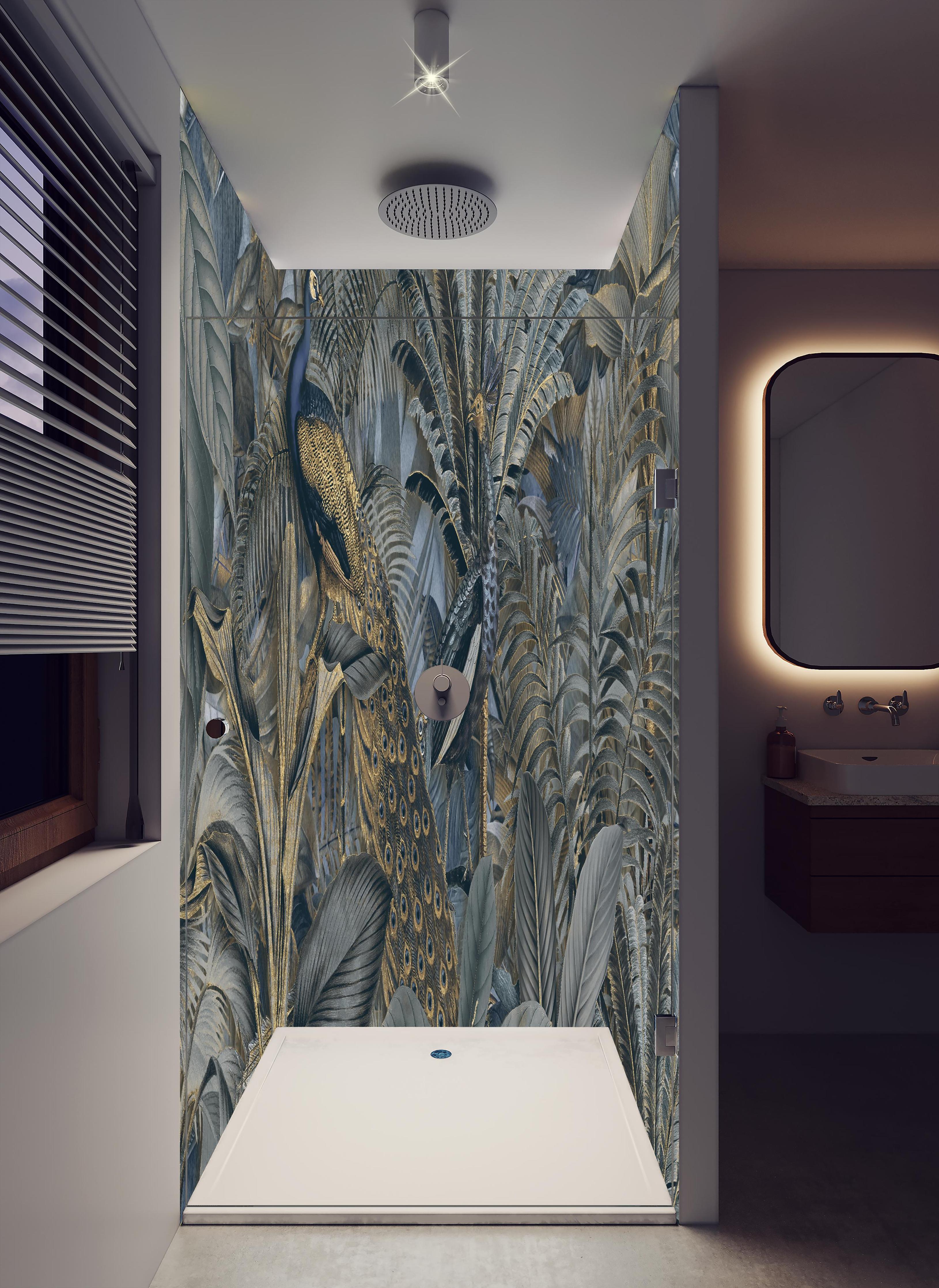 Duschrückwand - Tropischer Garten - Pfau in hellem Badezimmer mit Regenduschkopf - zweiteilige Eck-Duschrückwand