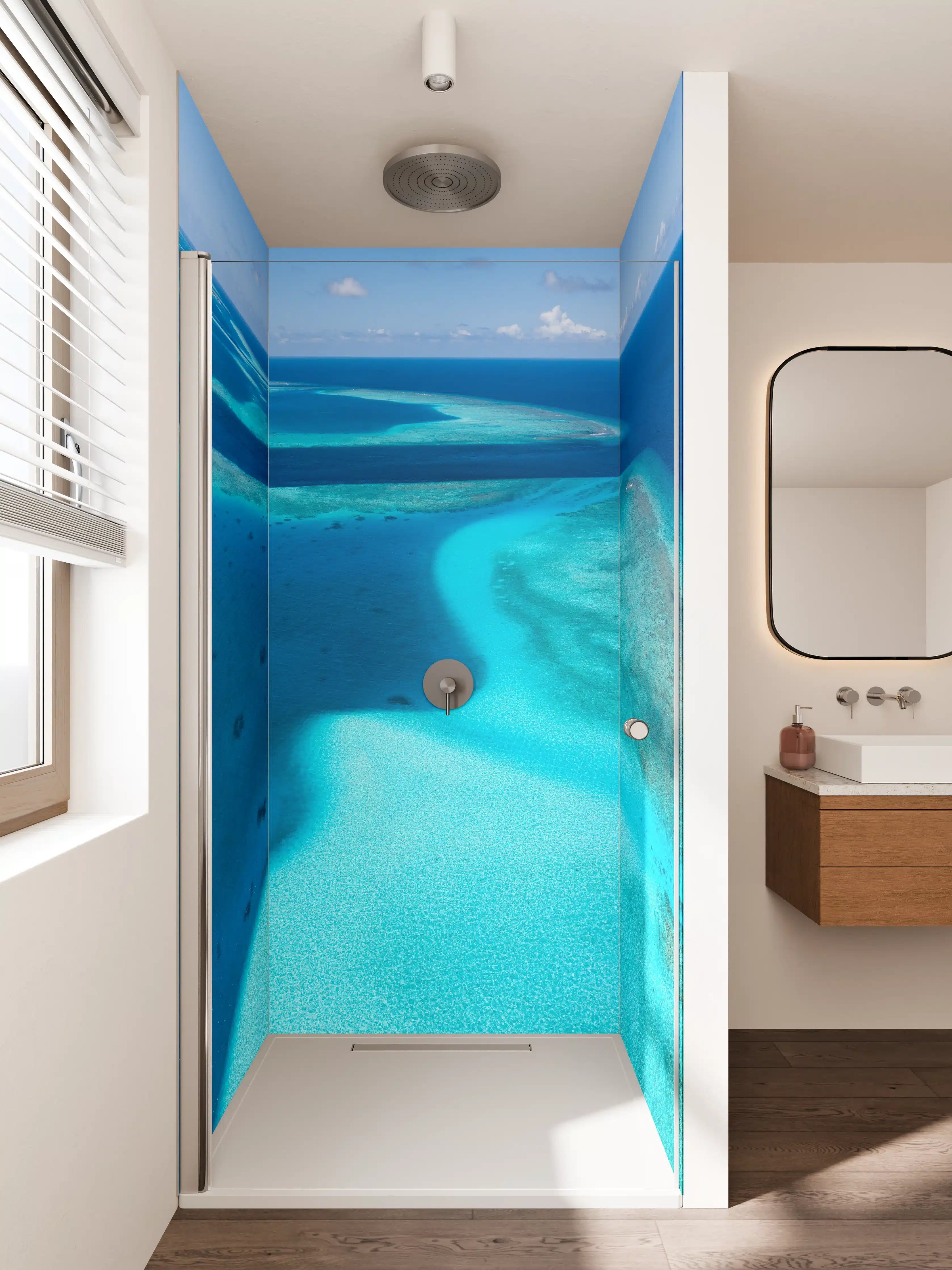 Duschrückwand - Tropisches Meerespanorama in lebhaften Blautönen