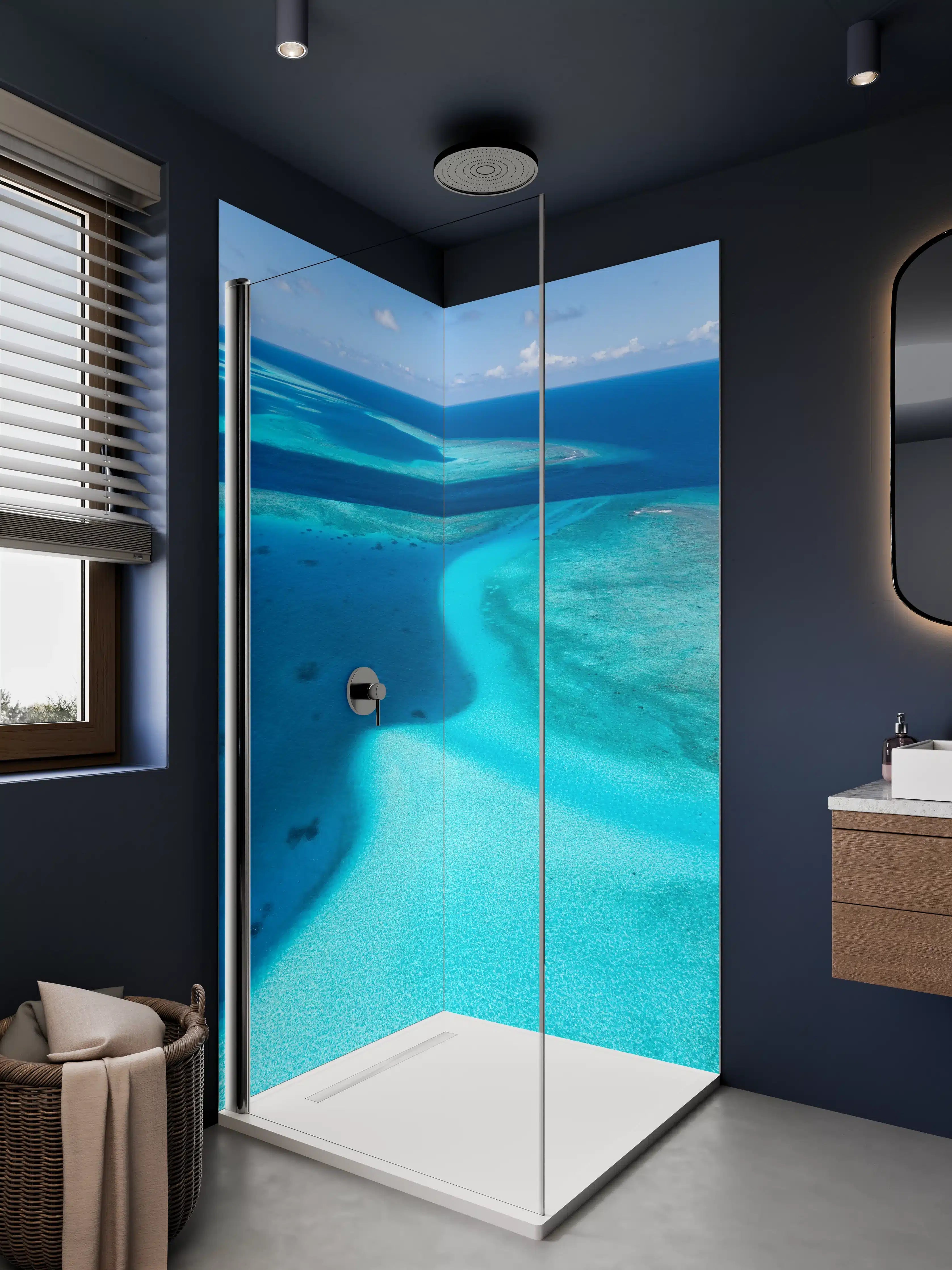 Duschrückwand - Tropisches Meerespanorama in lebhaften Blautönen