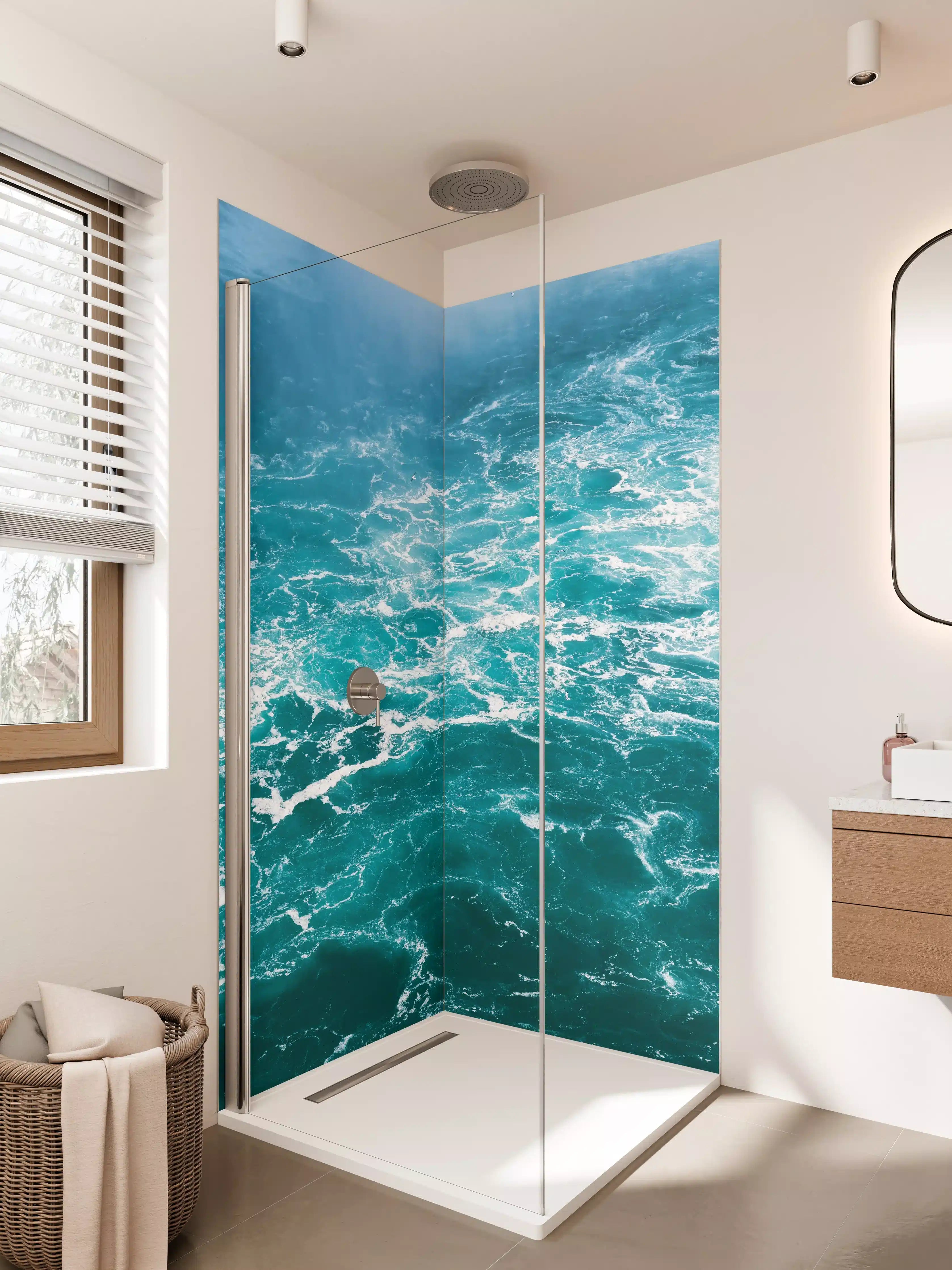 Duschrückwand - Türkisblaue Wasseroberfläche mit Wellen und Schaum