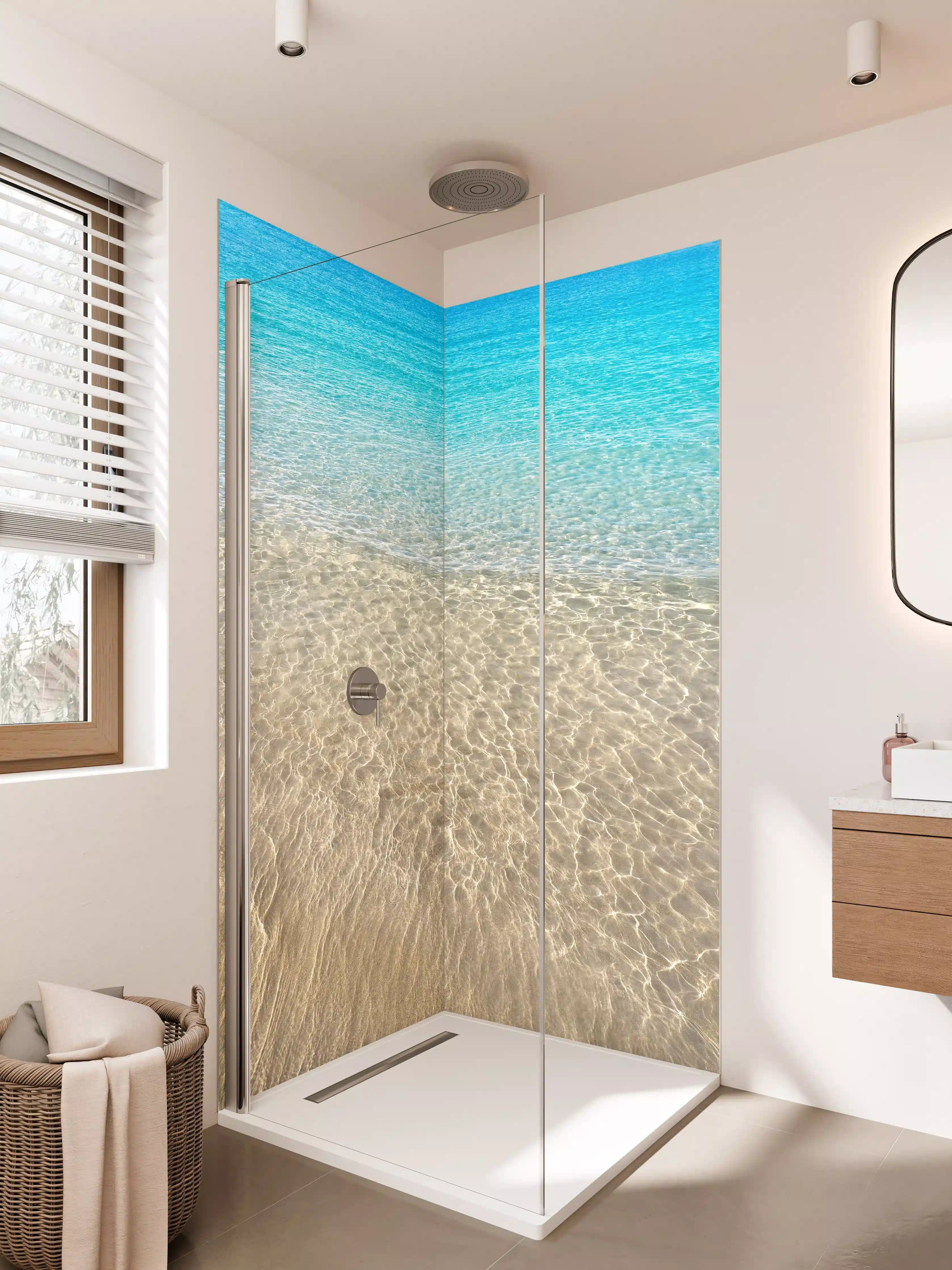 Duschrückwand - Türkisblaues Meereswasser mit Sandstrand