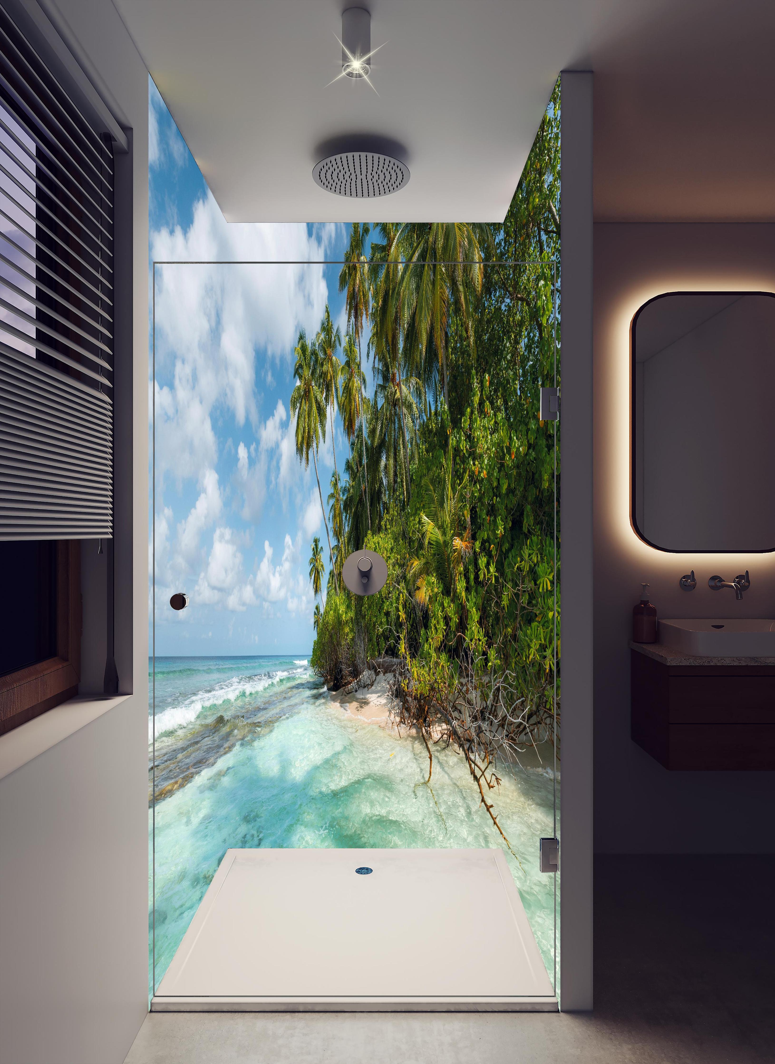 Duschrückwand - Turquoise Bay in hellem Badezimmer mit Regenduschkopf - zweiteilige Eck-Duschrückwand