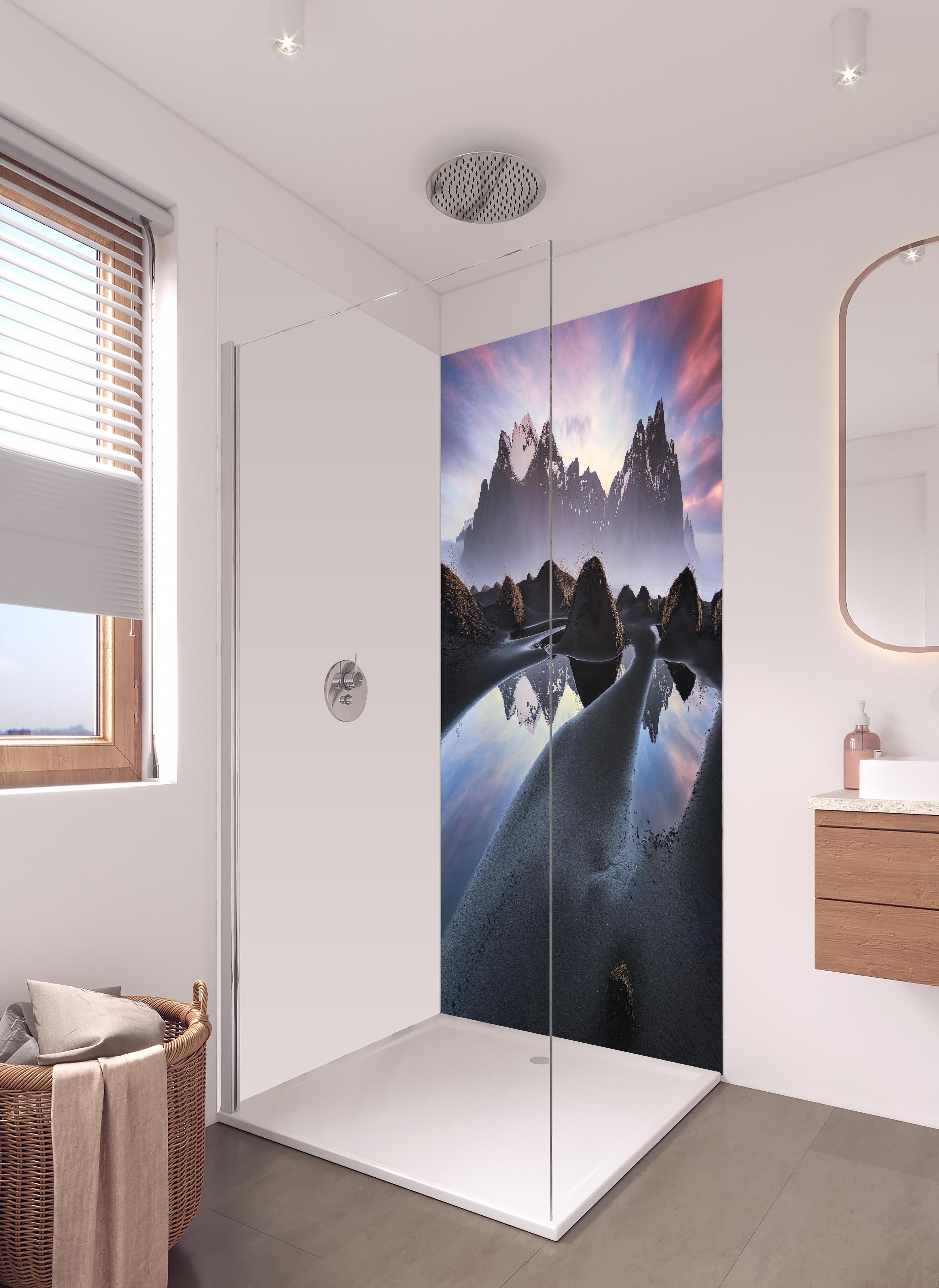 Duschrückwand - Vestrahorn Island bei Sonnenuntergang, Schnee in hellem Badezimmer mit Regenduschkopf - zweiteilige Eck-Duschrückwand