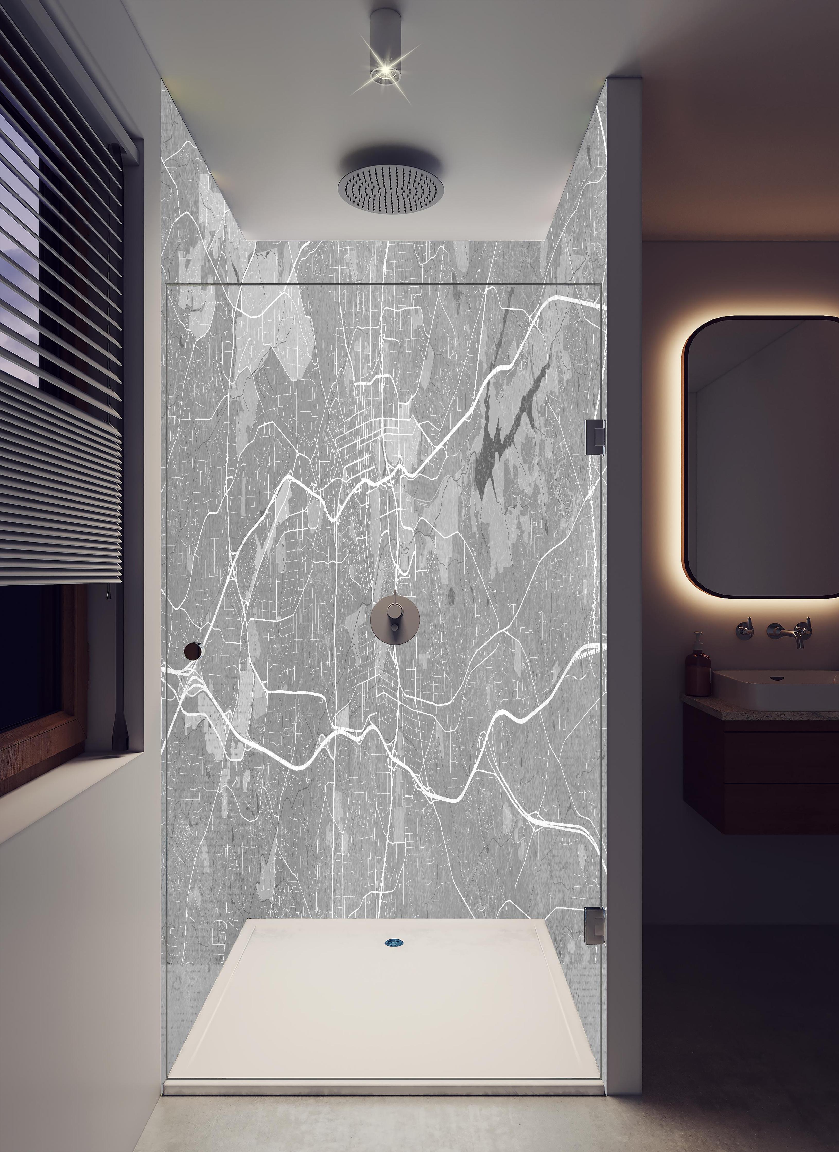 Duschrückwand - Vintage-Stadtplan Winston Salem in Grau in hellem Badezimmer mit Regenduschkopf - zweiteilige Eck-Duschrückwand