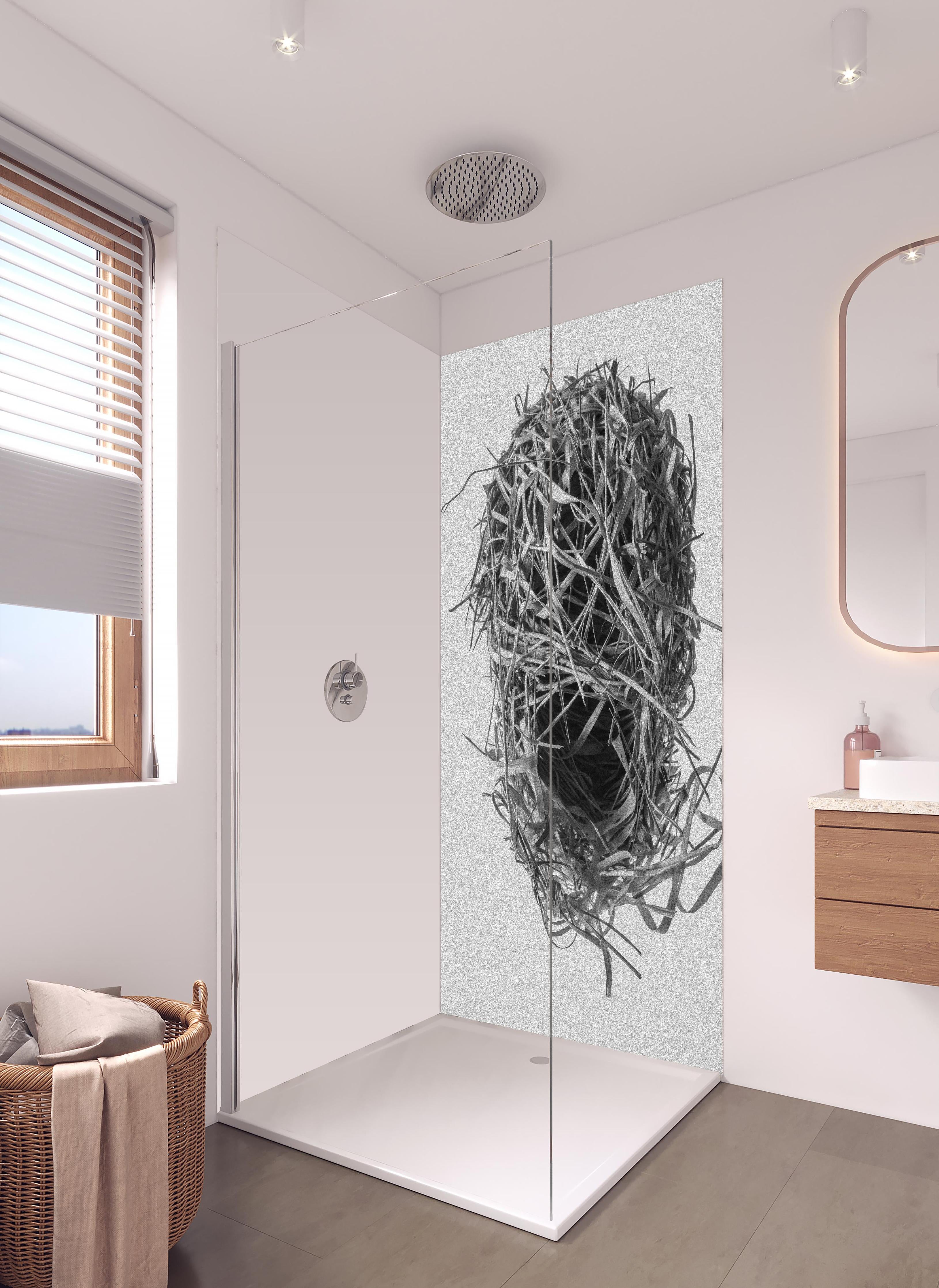 Duschrückwand - Vogelnest - schwarz-weiß in hellem Badezimmer mit Regenduschkopf - zweiteilige Eck-Duschrückwand