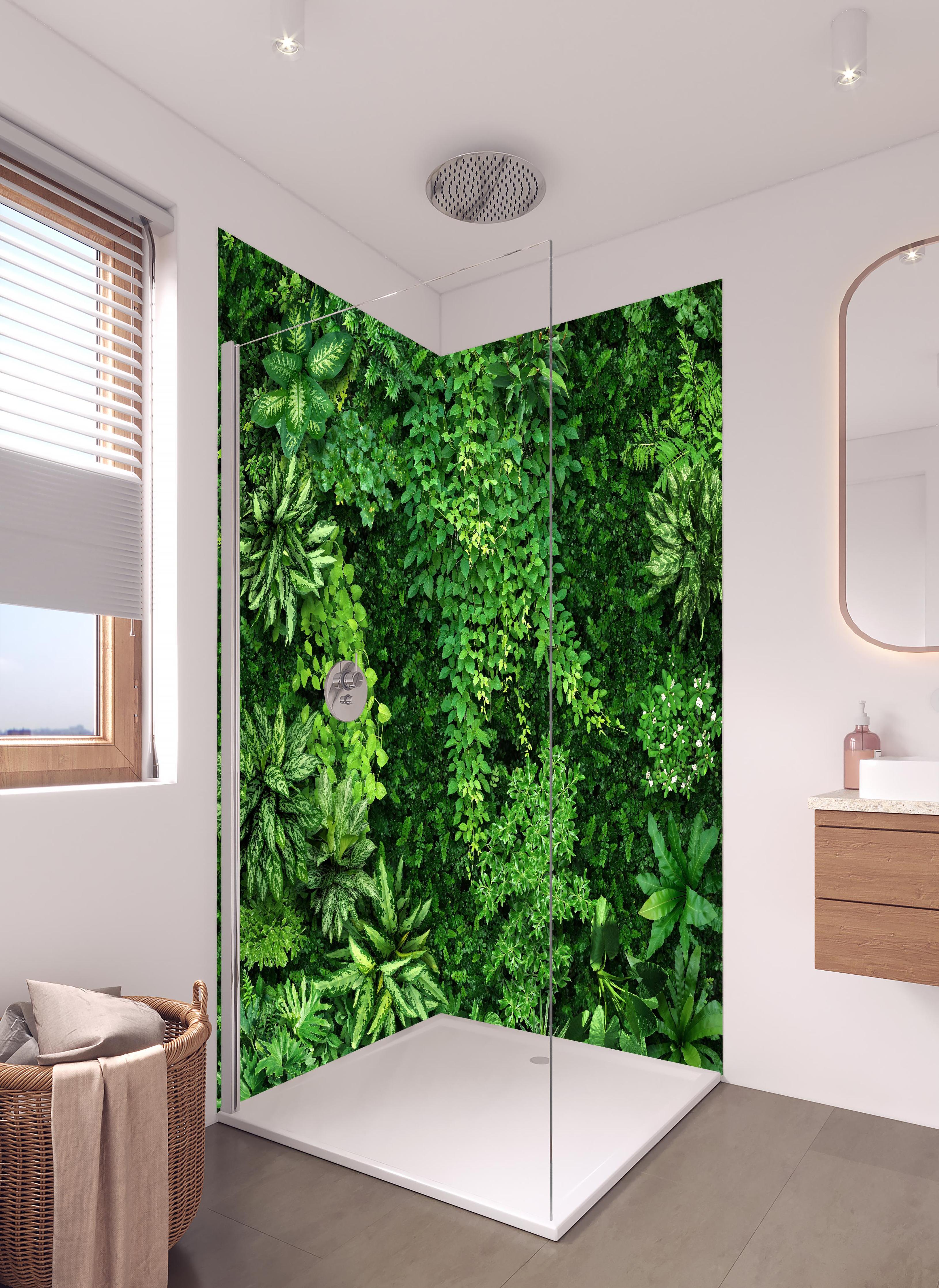 Duschrückwand - Vogelperspektive auf offenen Waldbereich in hellem Badezimmer mit Regenduschkopf - zweiteilige Eck-Duschrückwand