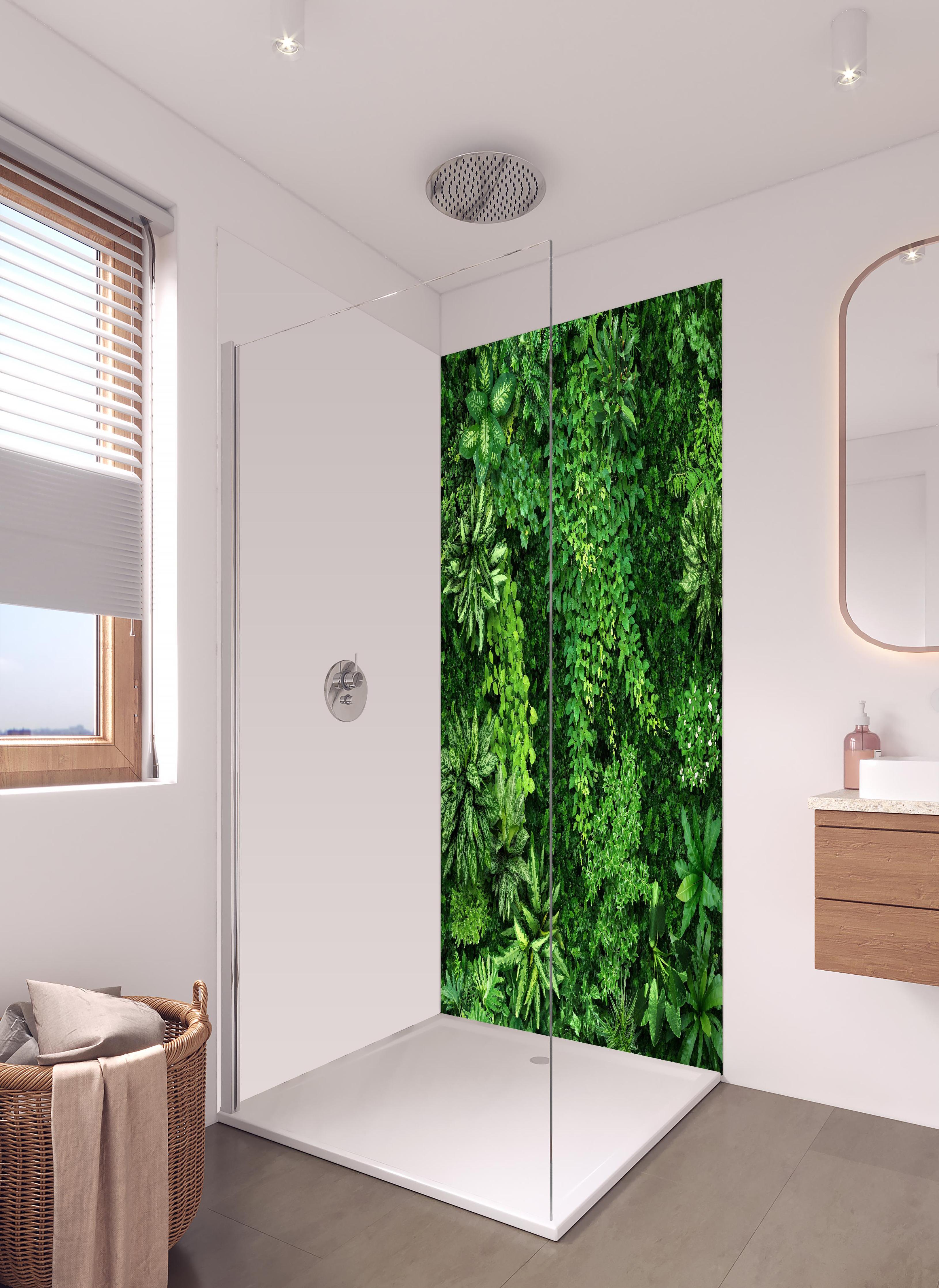 Duschrückwand - Vogelperspektive auf offenen Waldbereich in hellem Badezimmer mit Regenduschkopf - zweiteilige Eck-Duschrückwand