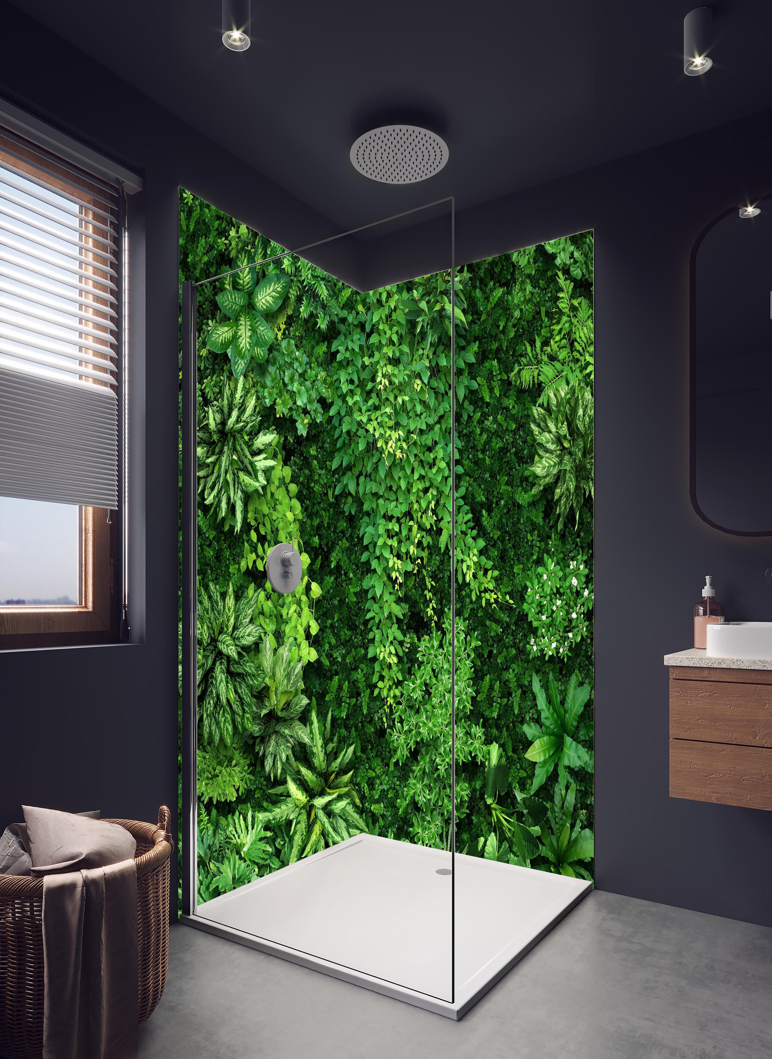 Duschrückwand - Vogelperspektive auf offenen Waldbereich in hellem Badezimmer mit Regenduschkopf - zweiteilige Eck-Duschrückwand