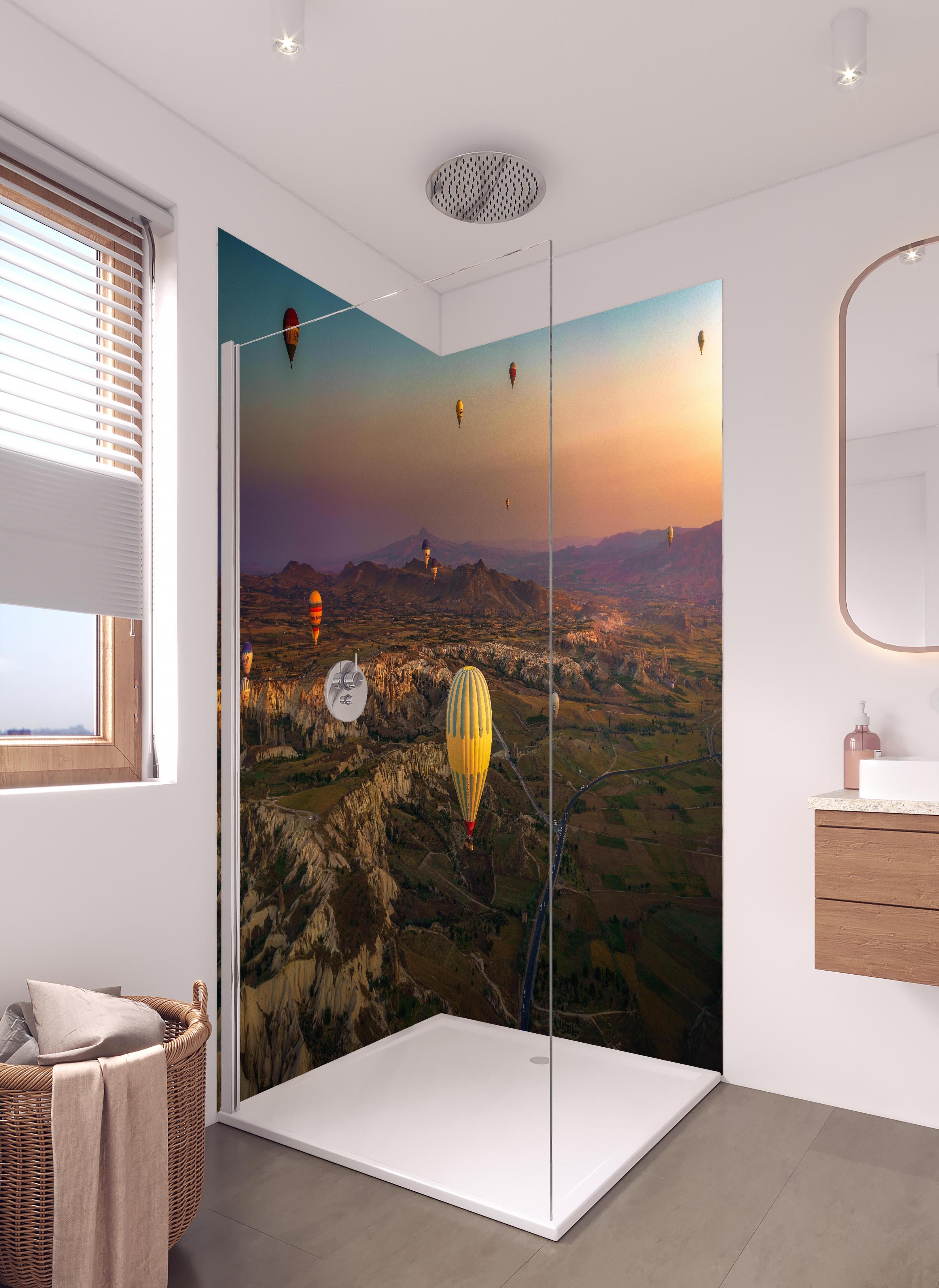 Duschrückwand - Vogelperspektive in Kappadokien - Türkei in hellem Badezimmer mit Regenduschkopf - zweiteilige Eck-Duschrückwand