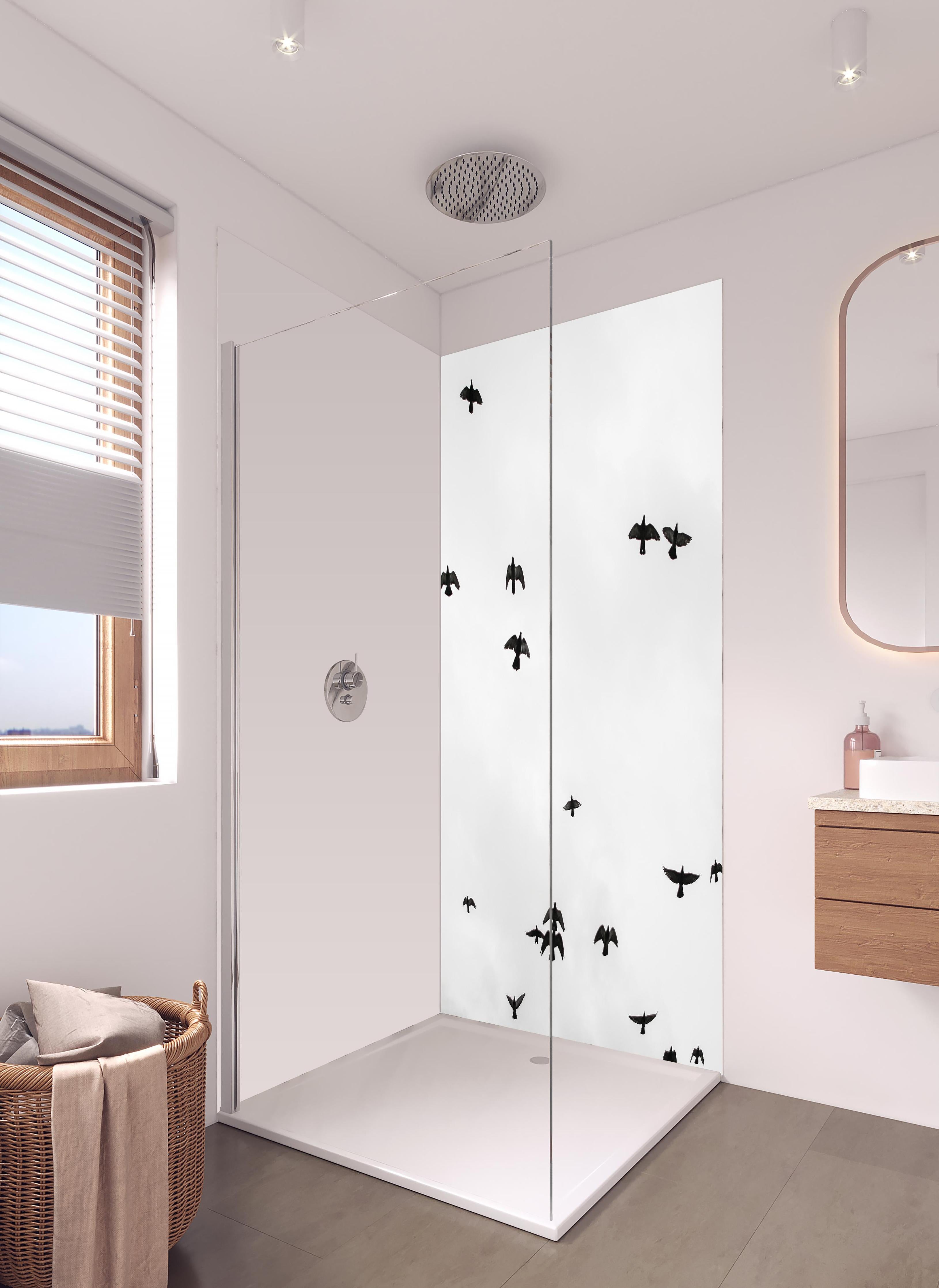 Duschrückwand - Vogelschwarm - schwarz-weiß in hellem Badezimmer mit Regenduschkopf - zweiteilige Eck-Duschrückwand