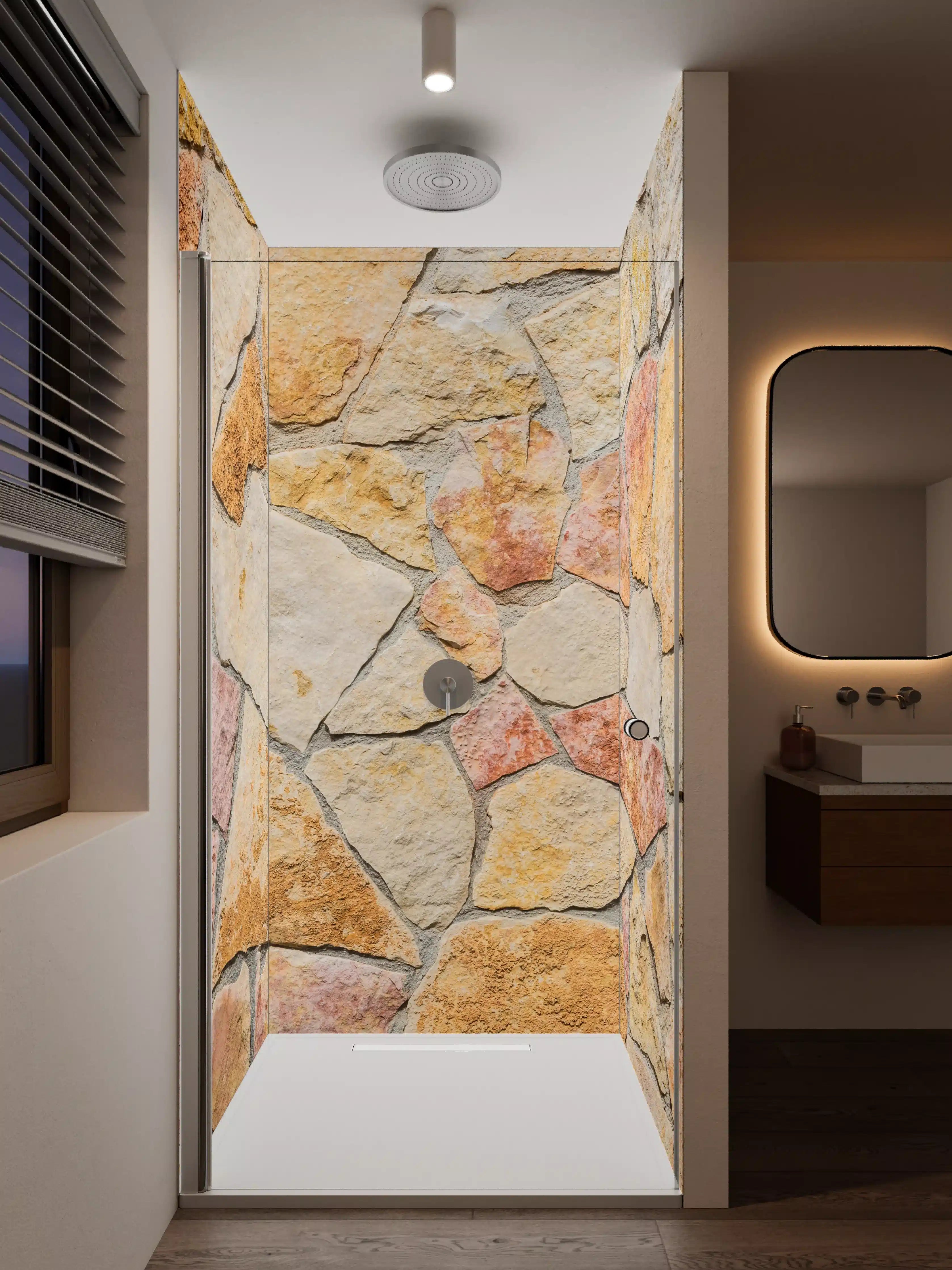 Duschrückwand - Warme Natursteinmauer in Sand- und Rottönen