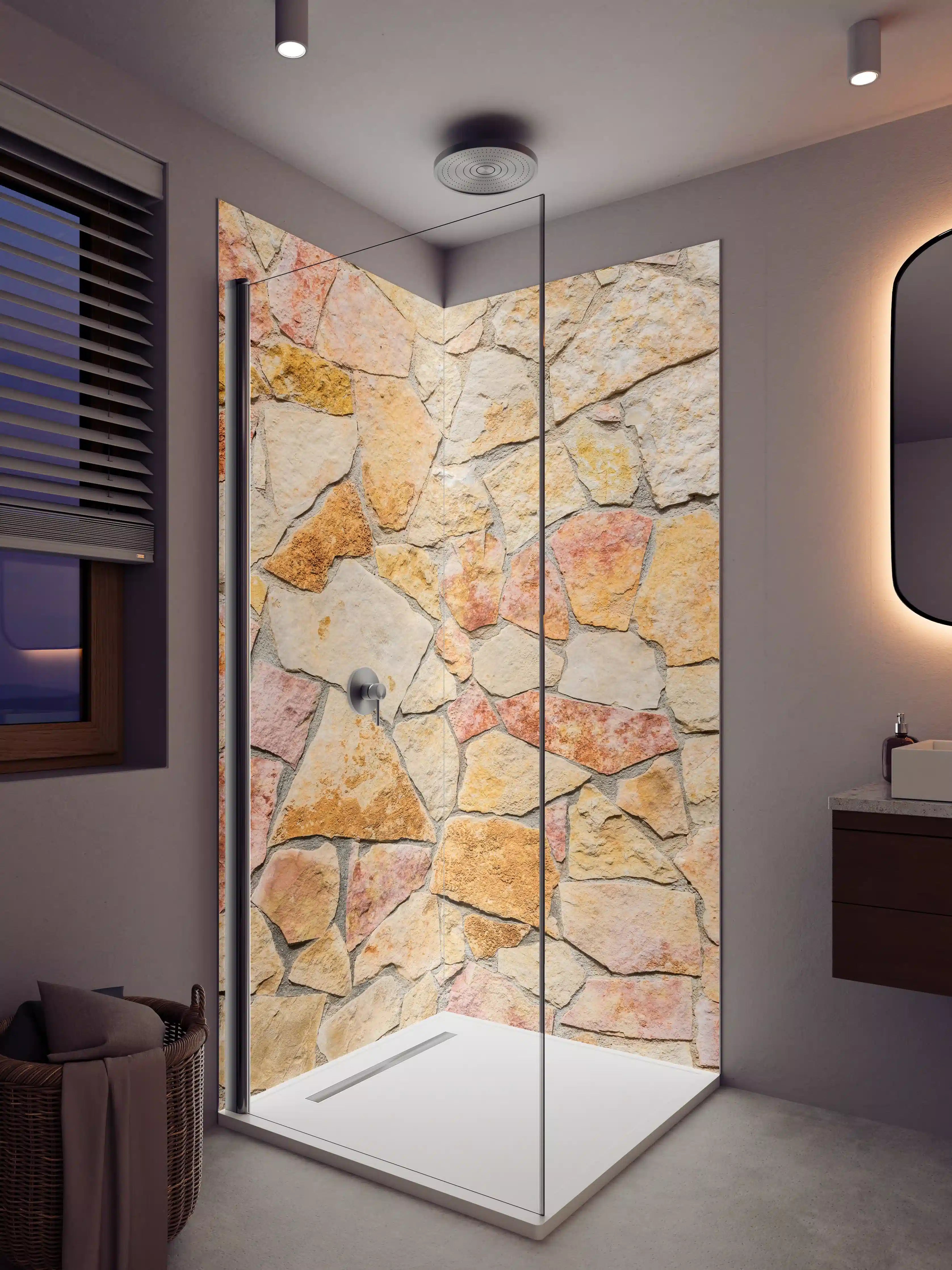 Duschrückwand - Warme Natursteinmauer in Sand- und Rottönen