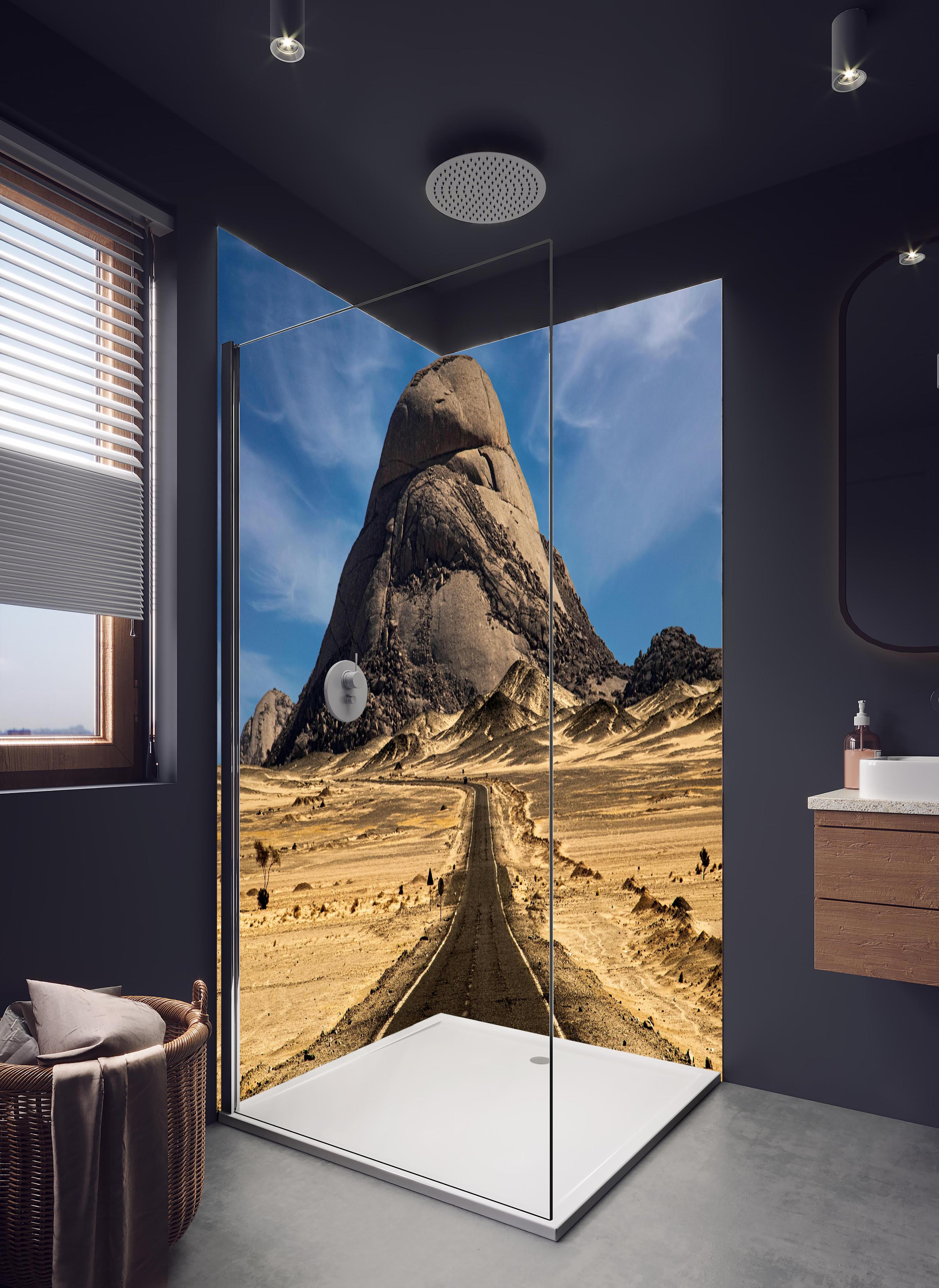 Duschrückwand - Weg durch Wüstenlandschaft zum Berg in hellem Badezimmer mit Regenduschkopf - zweiteilige Eck-Duschrückwand
