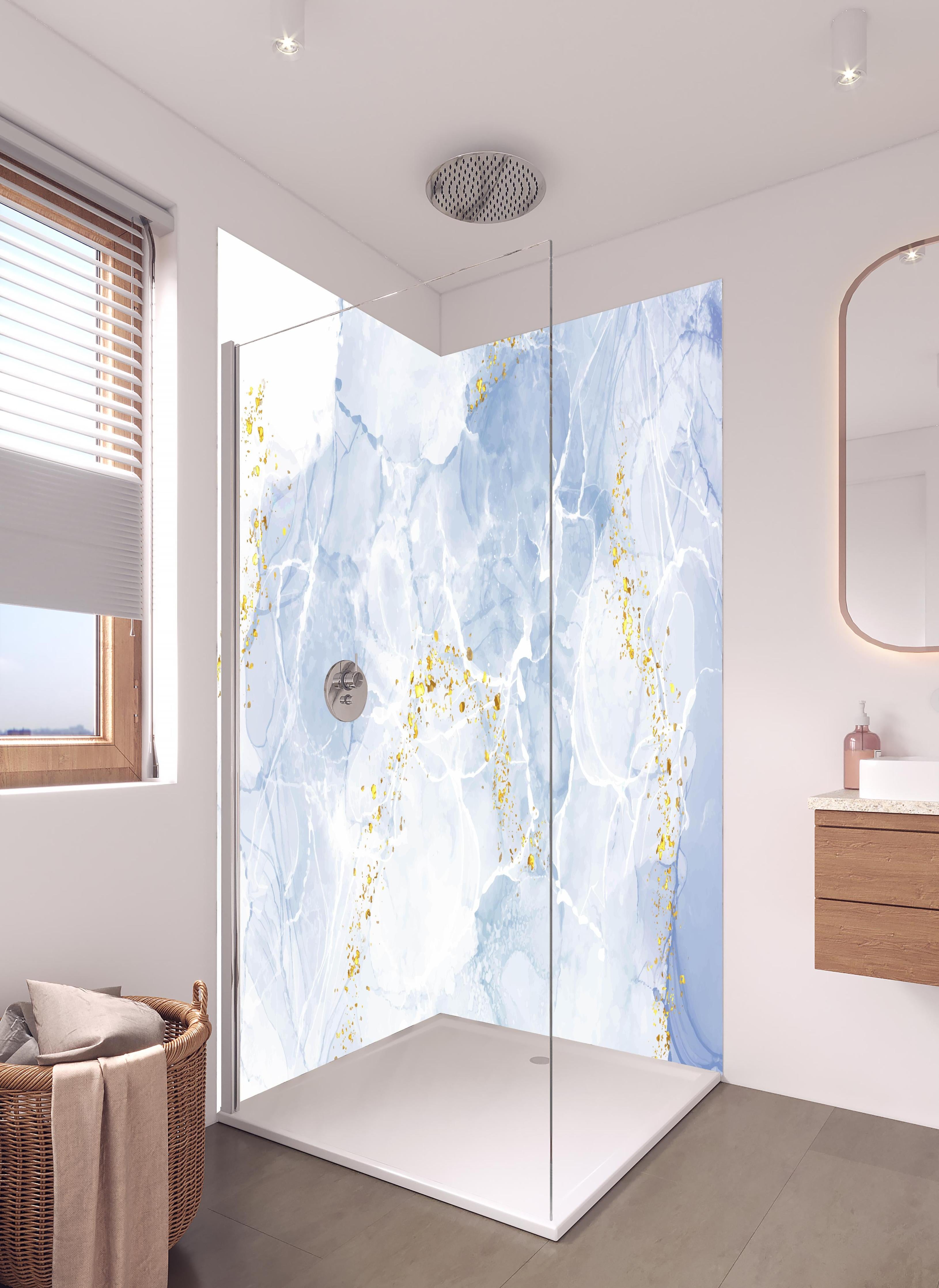 Duschrückwand - Weiß-Gold Marmoroptik Handgemalt Elegant in hellem Badezimmer mit Regenduschkopf - zweiteilige Eck-Duschrückwand
