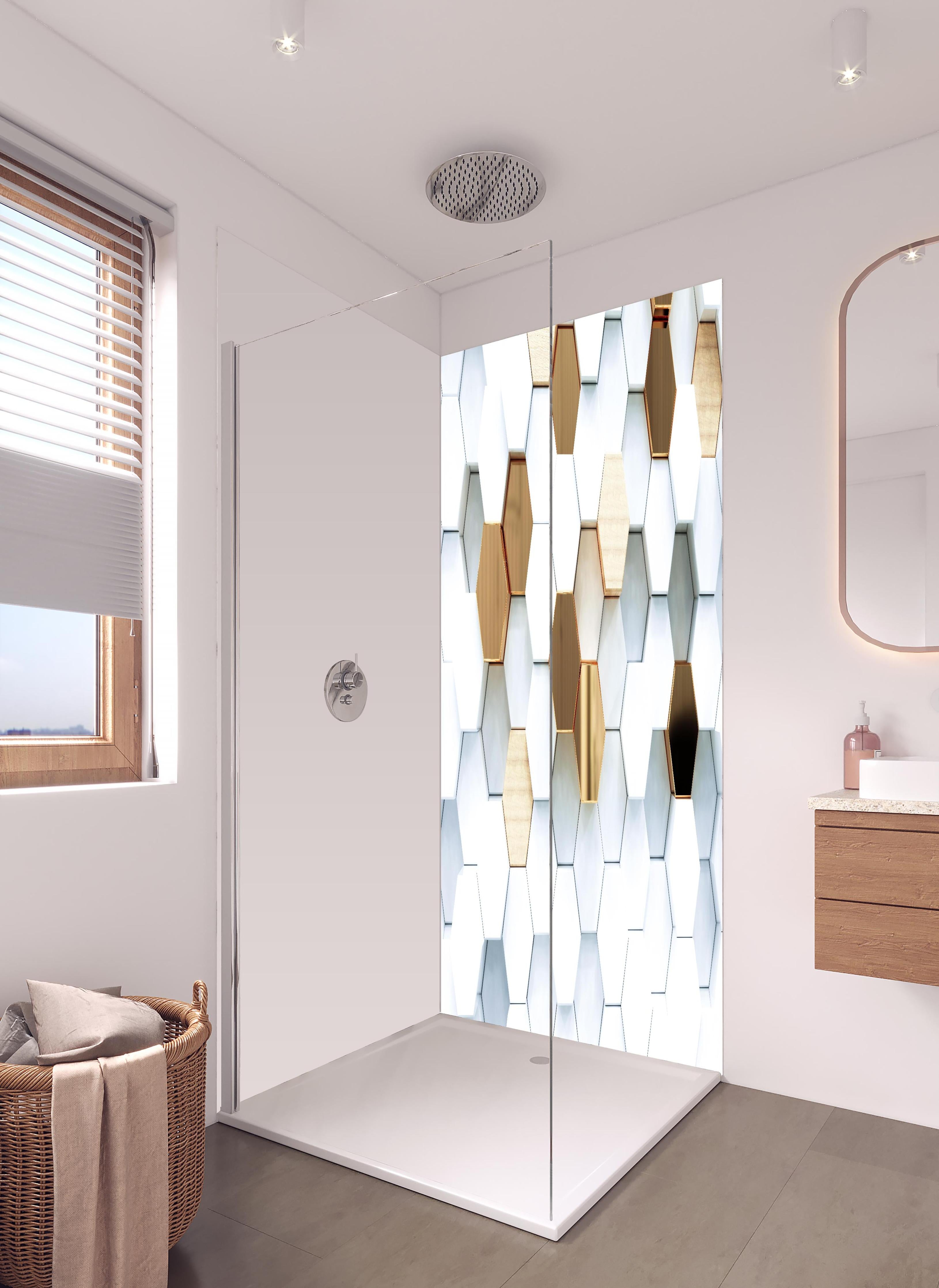 Duschrückwand - Weiß-Goldene Hexagon Prachtstruktur in hellem Badezimmer mit Regenduschkopf - zweiteilige Eck-Duschrückwand