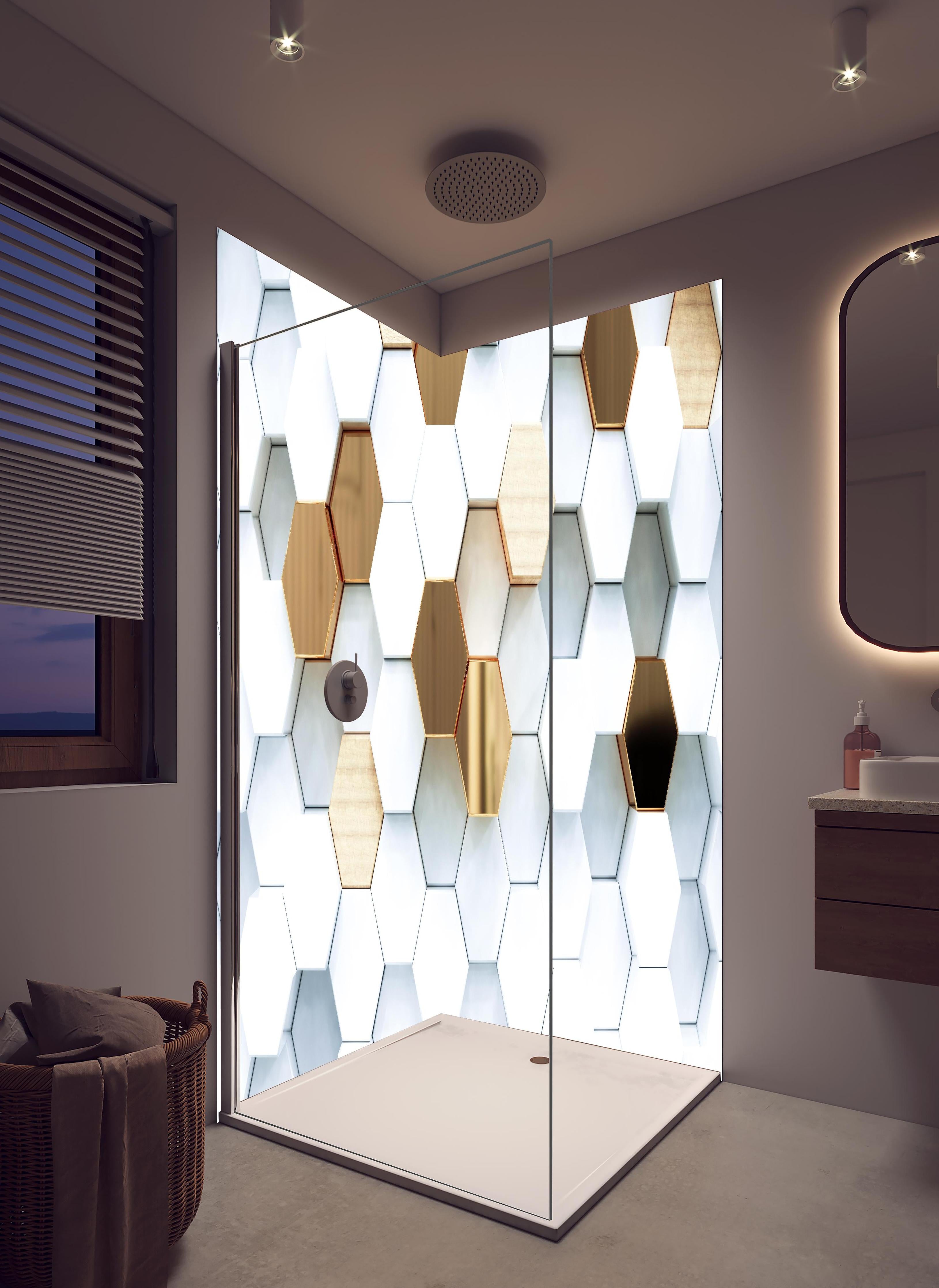 Duschrückwand - Weiß-Goldene Hexagon Prachtstruktur in hellem Badezimmer mit Regenduschkopf - zweiteilige Eck-Duschrückwand