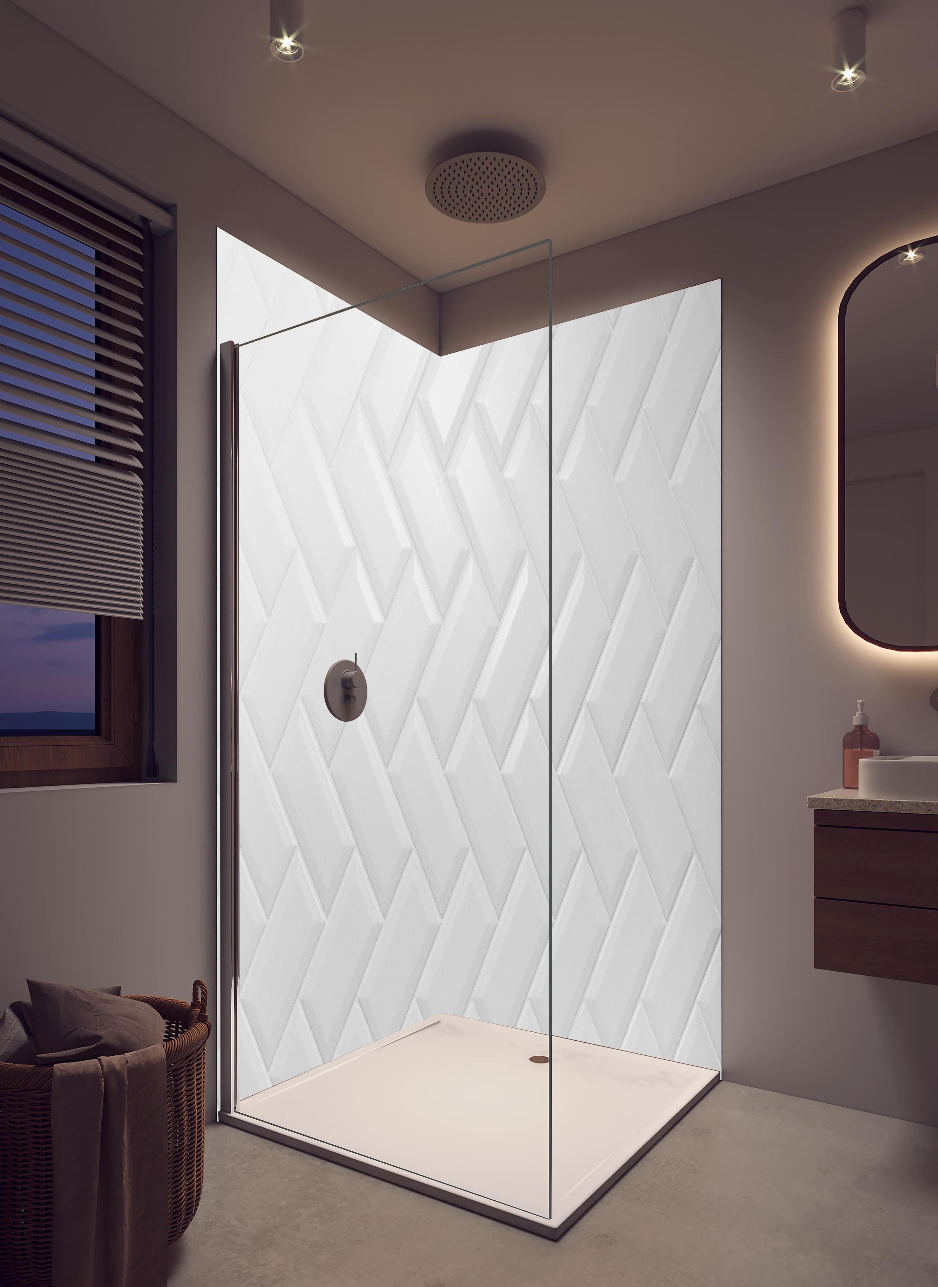 Duschrückwand - Weiß, gräuliche Keramikfliesen in hellem Badezimmer mit Regenduschkopf - zweiteilige Eck-Duschrückwand