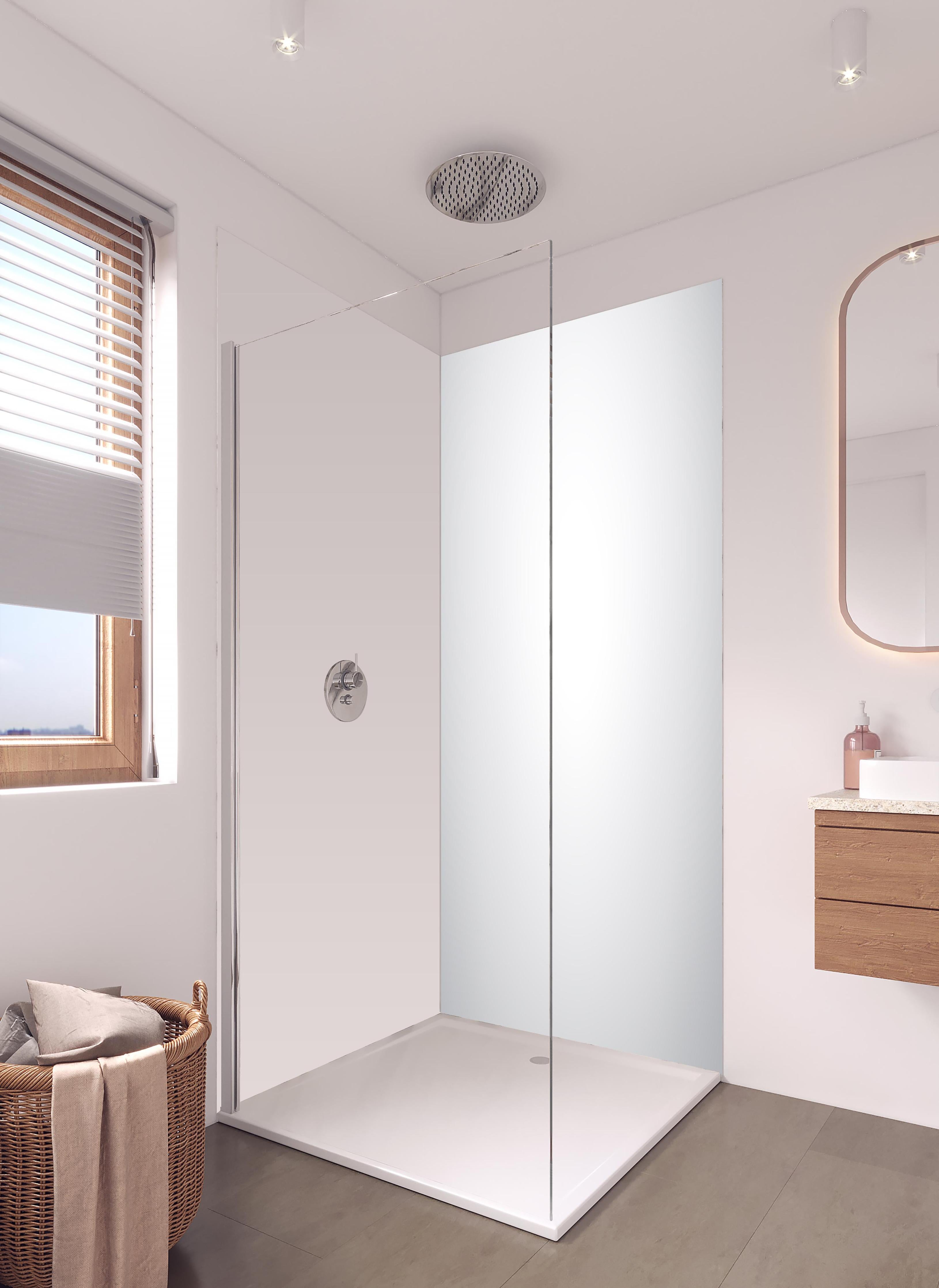 Duschrückwand - Weiß, gräuliches Muster in hellem Badezimmer mit Regenduschkopf - zweiteilige Eck-Duschrückwand