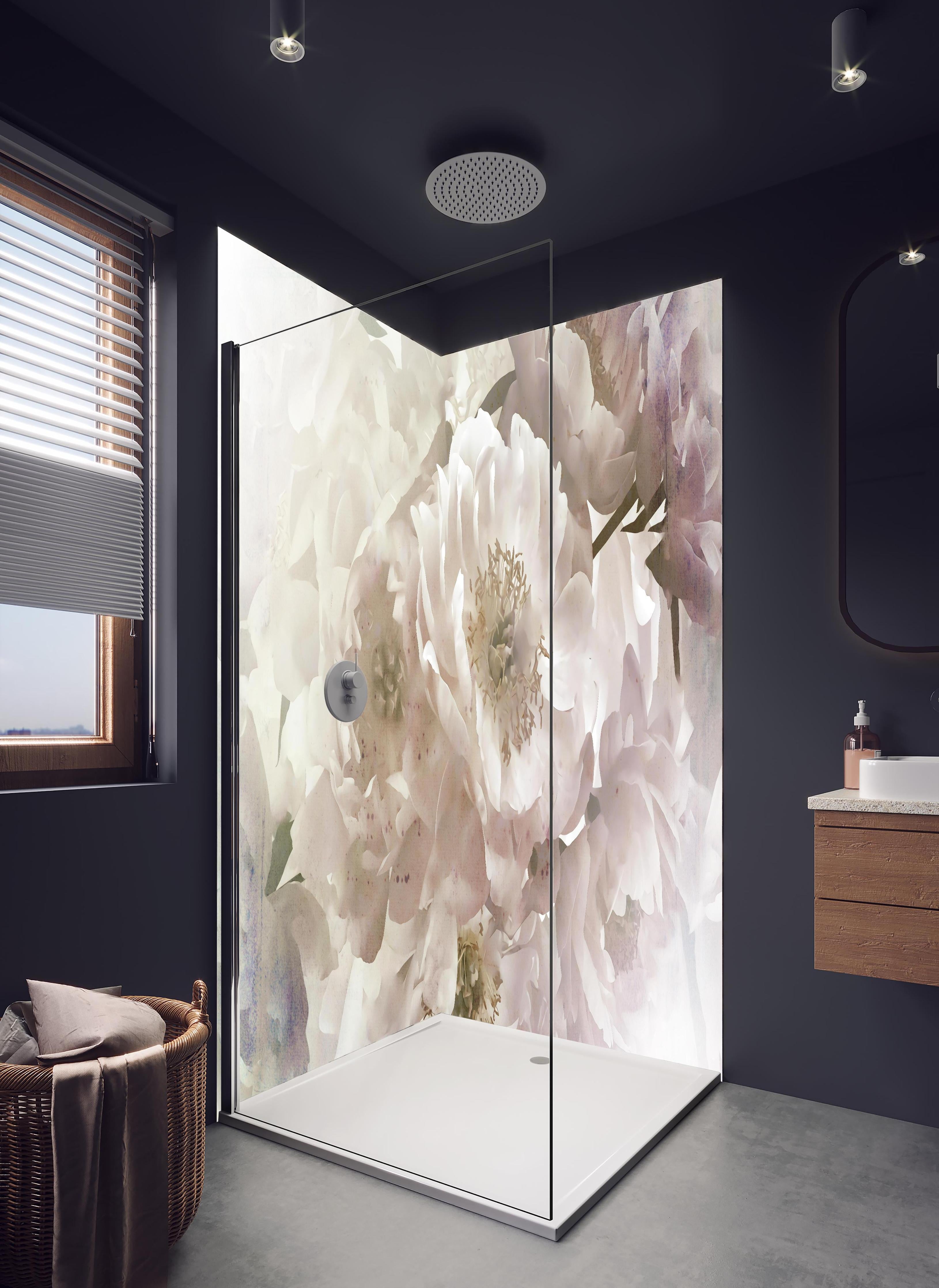 Duschrückwand - Weiße Blume - Darstellung in hellem Badezimmer mit Regenduschkopf - zweiteilige Eck-Duschrückwand