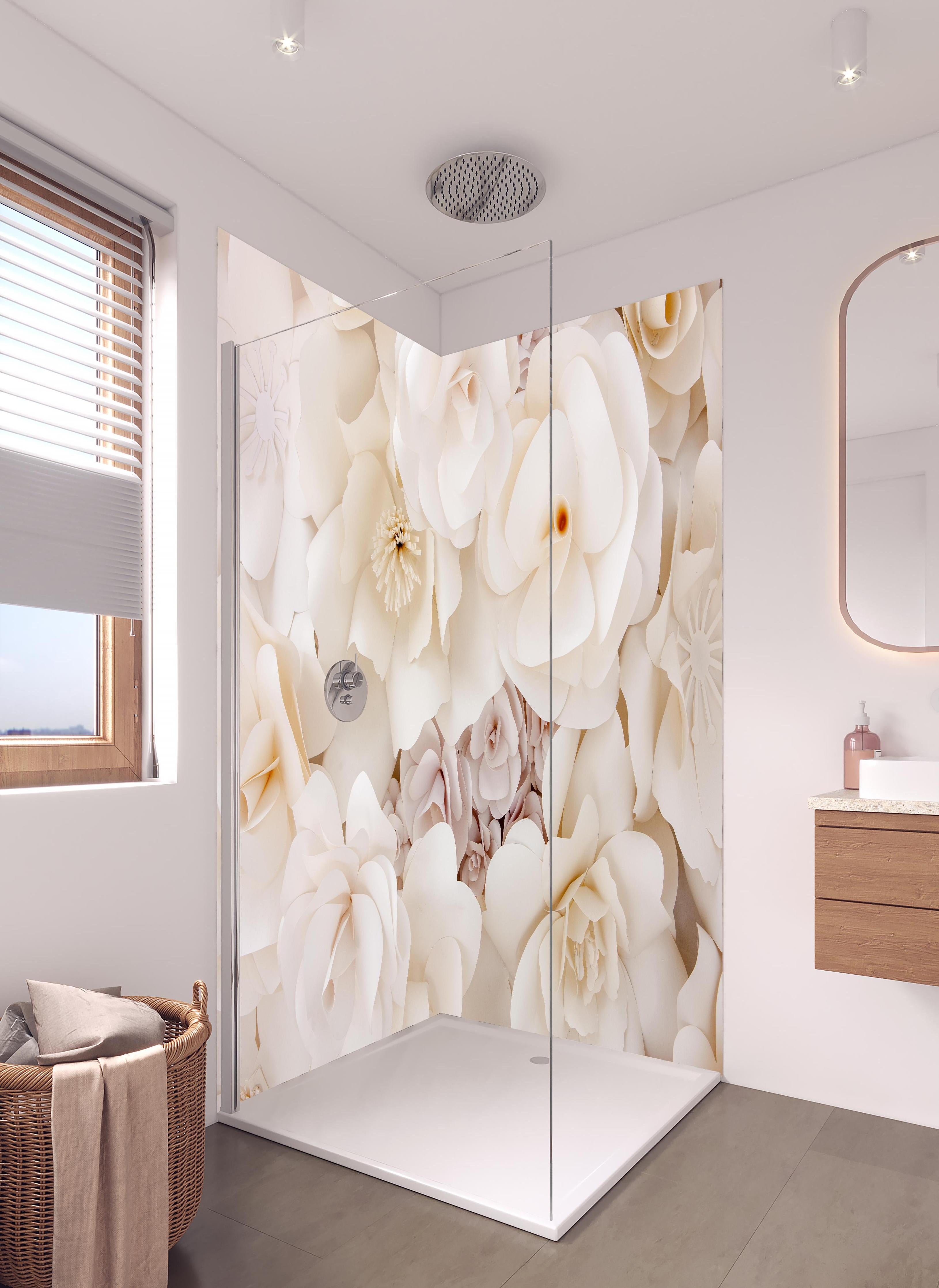 Duschrückwand - Weiße Papierblumen in hellem Badezimmer mit Regenduschkopf - zweiteilige Eck-Duschrückwand