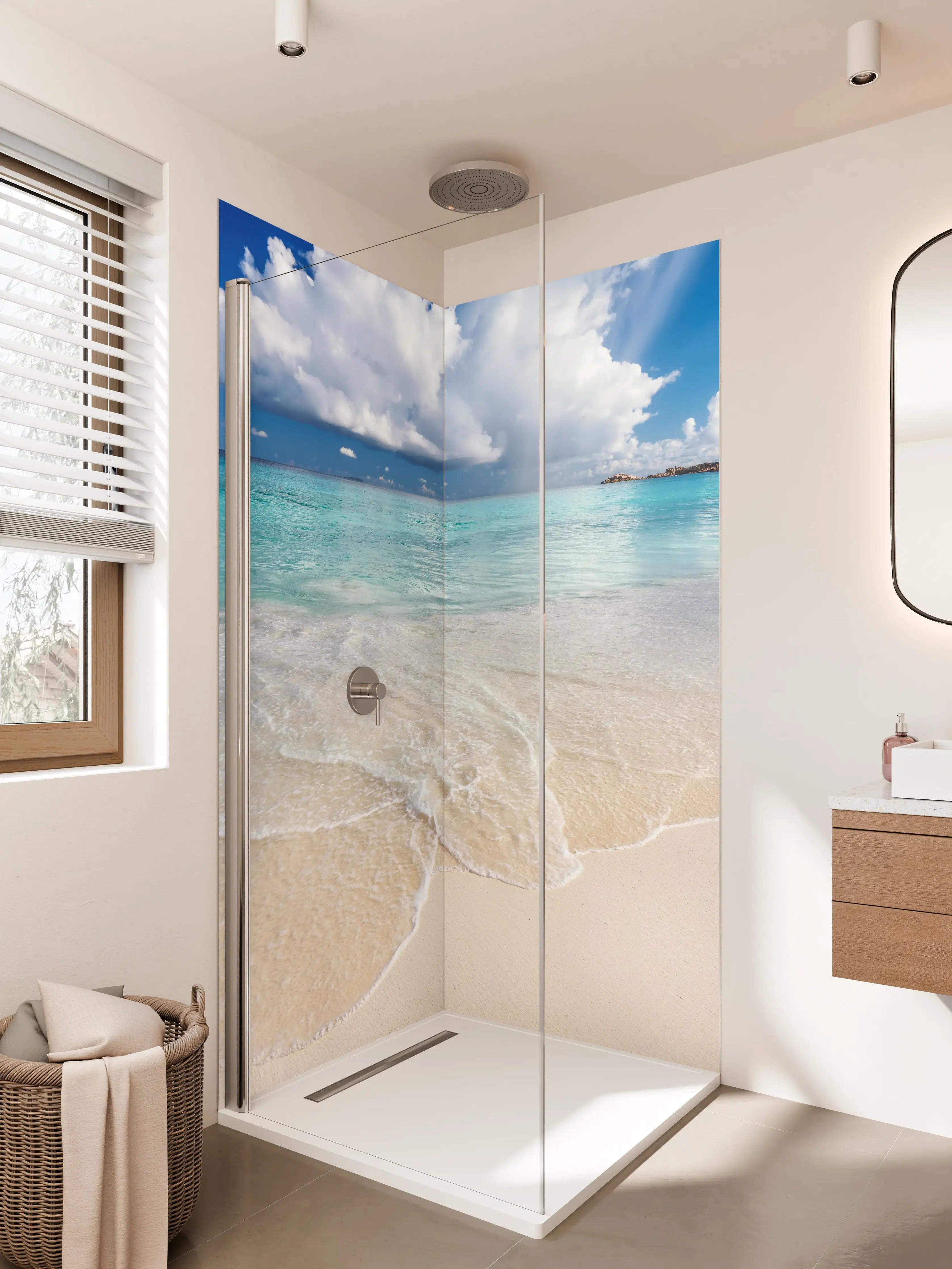 Duschrückwand - Weiße Sandküste mit türkisfarbenem Wasser und Himmel