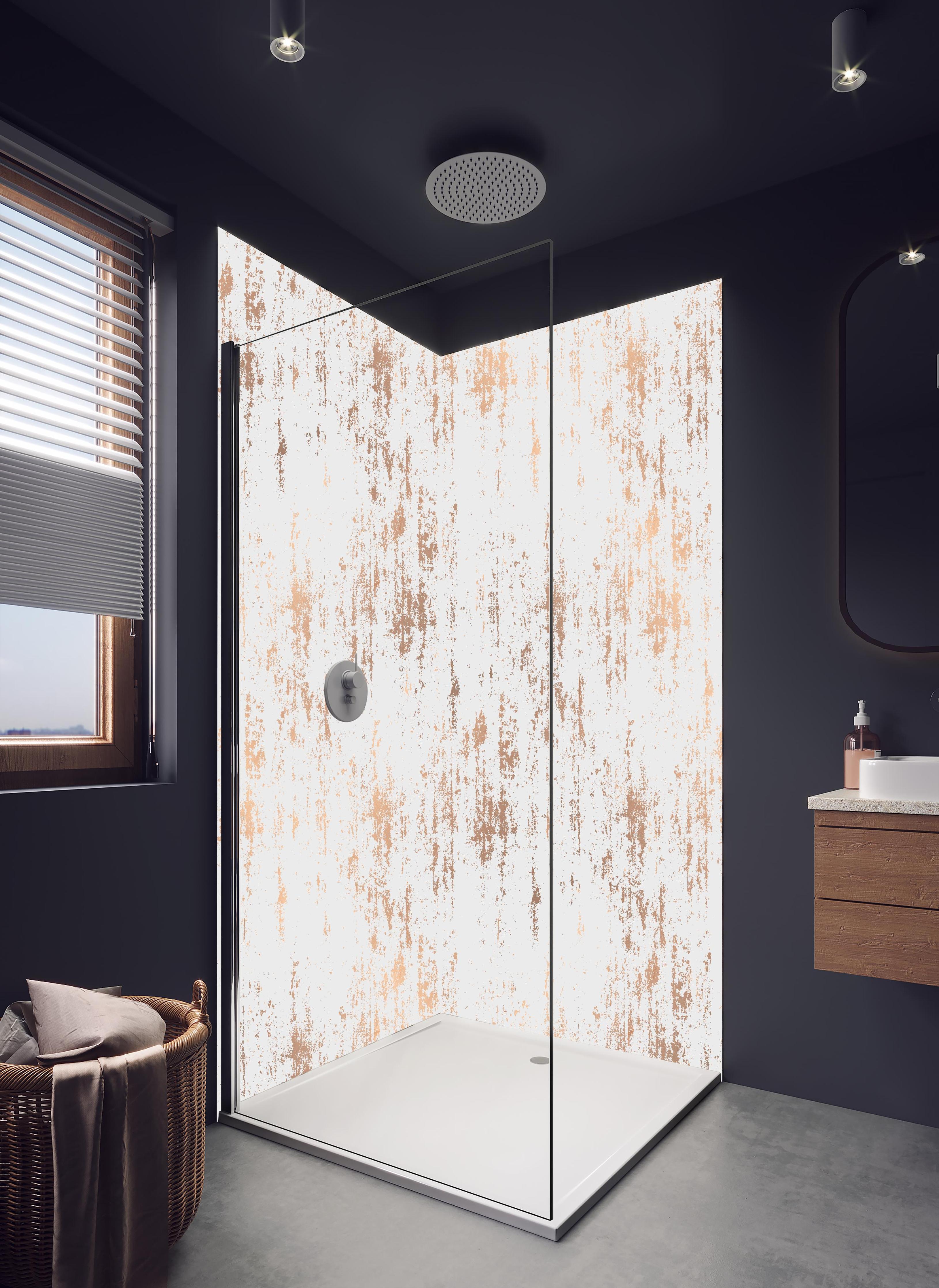 Duschrückwand - Weiße Textur mit goldenen Akzenten in hellem Badezimmer mit Regenduschkopf - zweiteilige Eck-Duschrückwand