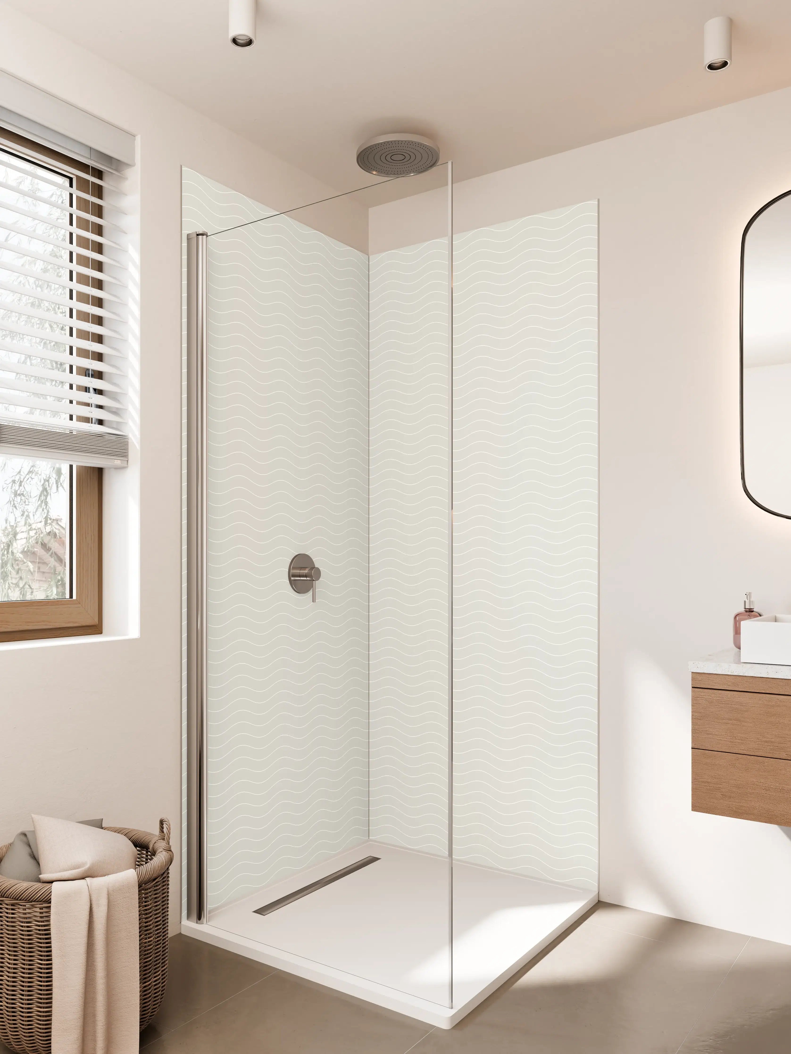 Duschrückwand - Weiße Wand mit dezentem Wellenmuster und Lichtreflexen