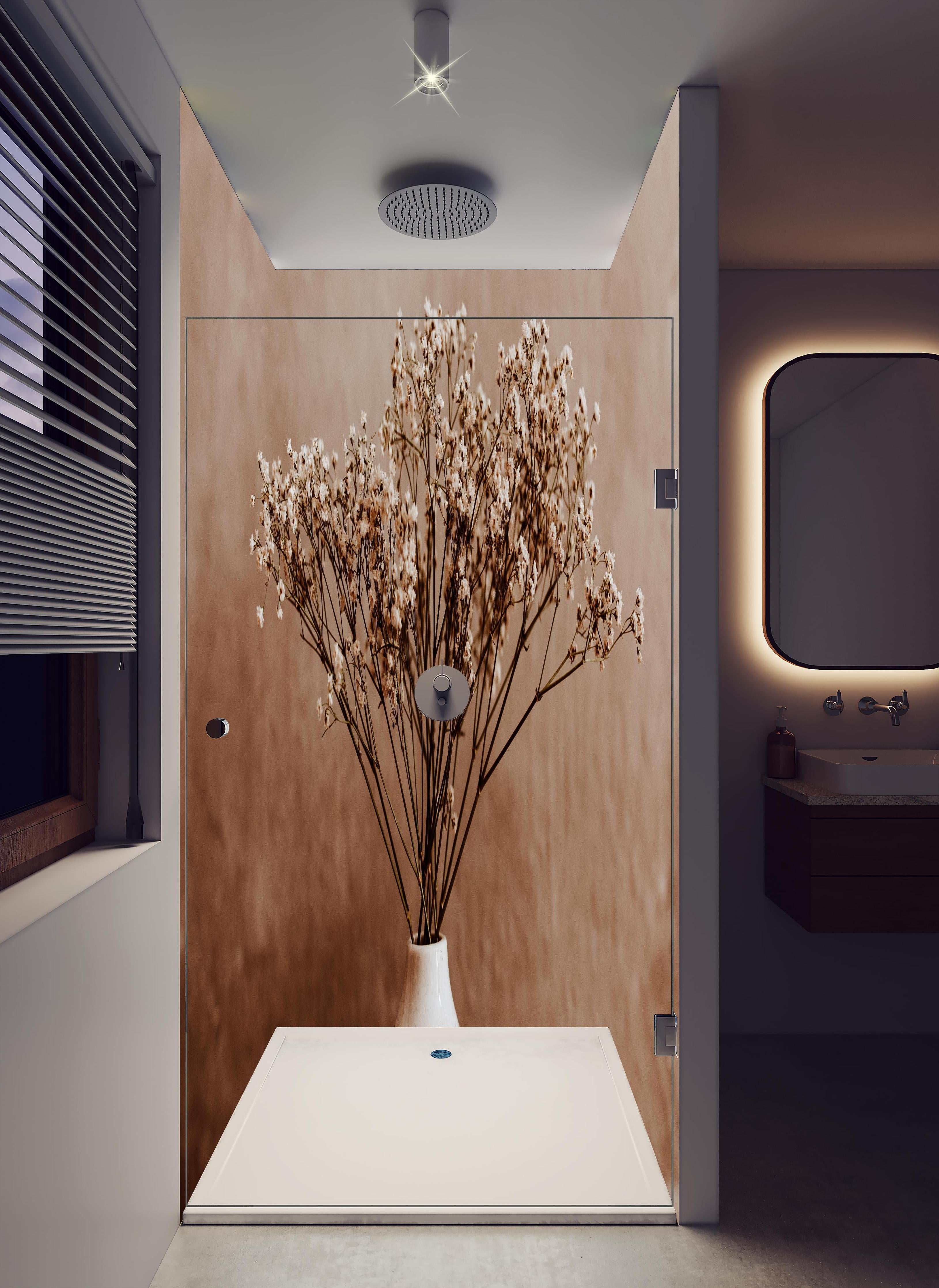 Duschrückwand - Weiße wilde getrocknete Blumen in hellem Badezimmer mit Regenduschkopf - zweiteilige Eck-Duschrückwand