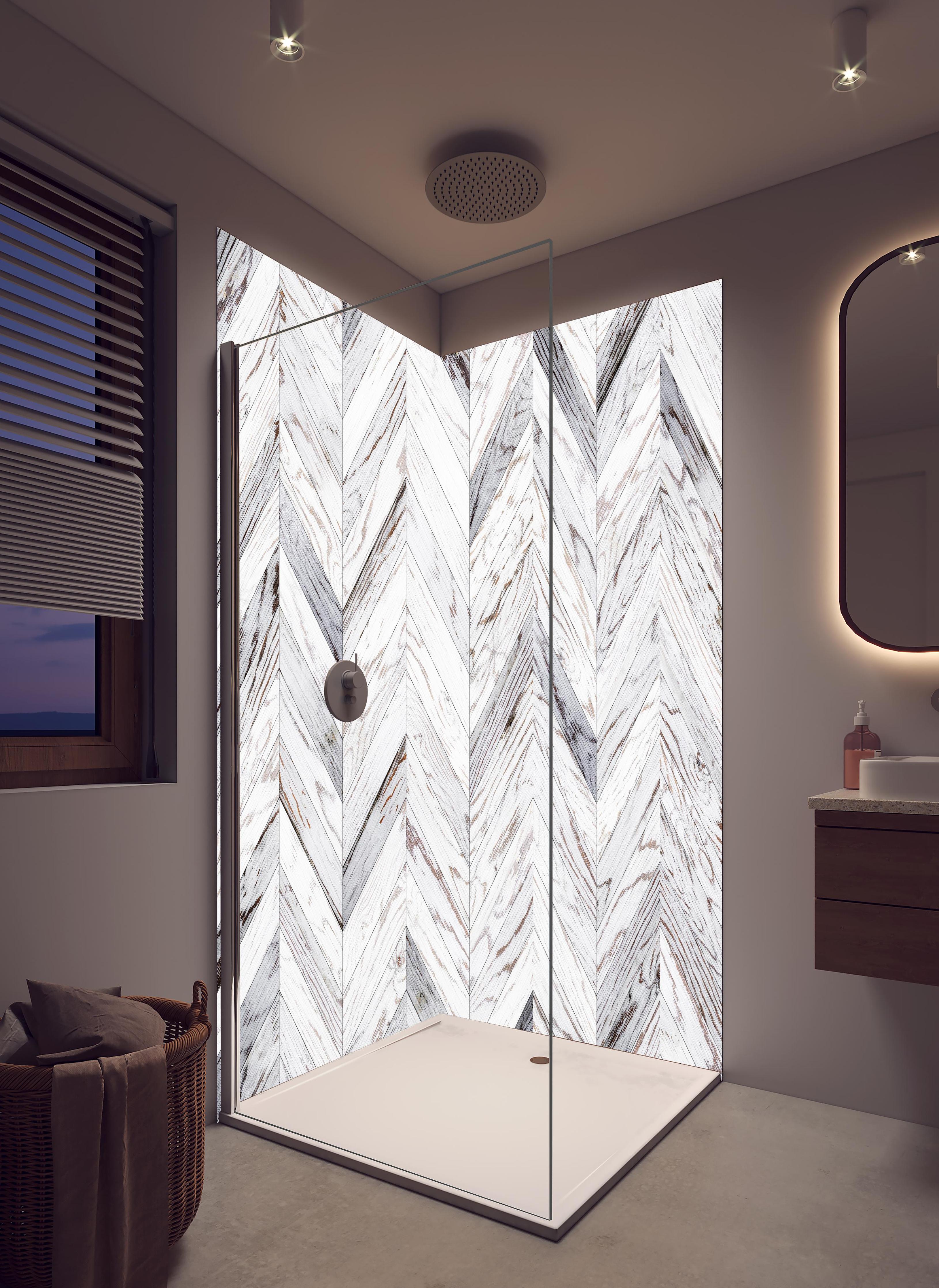 Duschrückwand - Weißer Chevron - Holzoptik in hellem Badezimmer mit Regenduschkopf - zweiteilige Eck-Duschrückwand