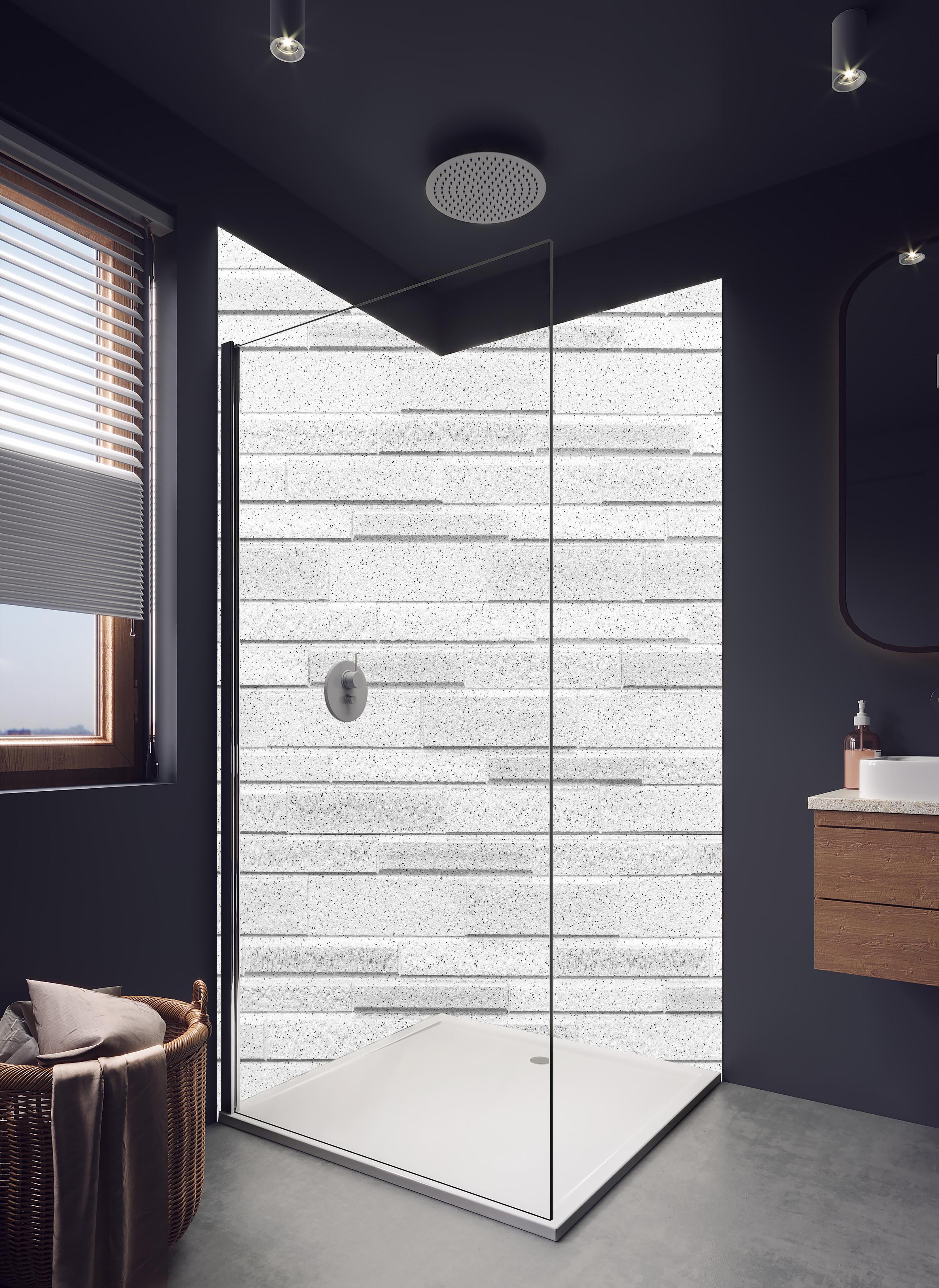 Duschrückwand - Weißes Granit Block Muster in hellem Badezimmer mit Regenduschkopf - zweiteilige Eck-Duschrückwand