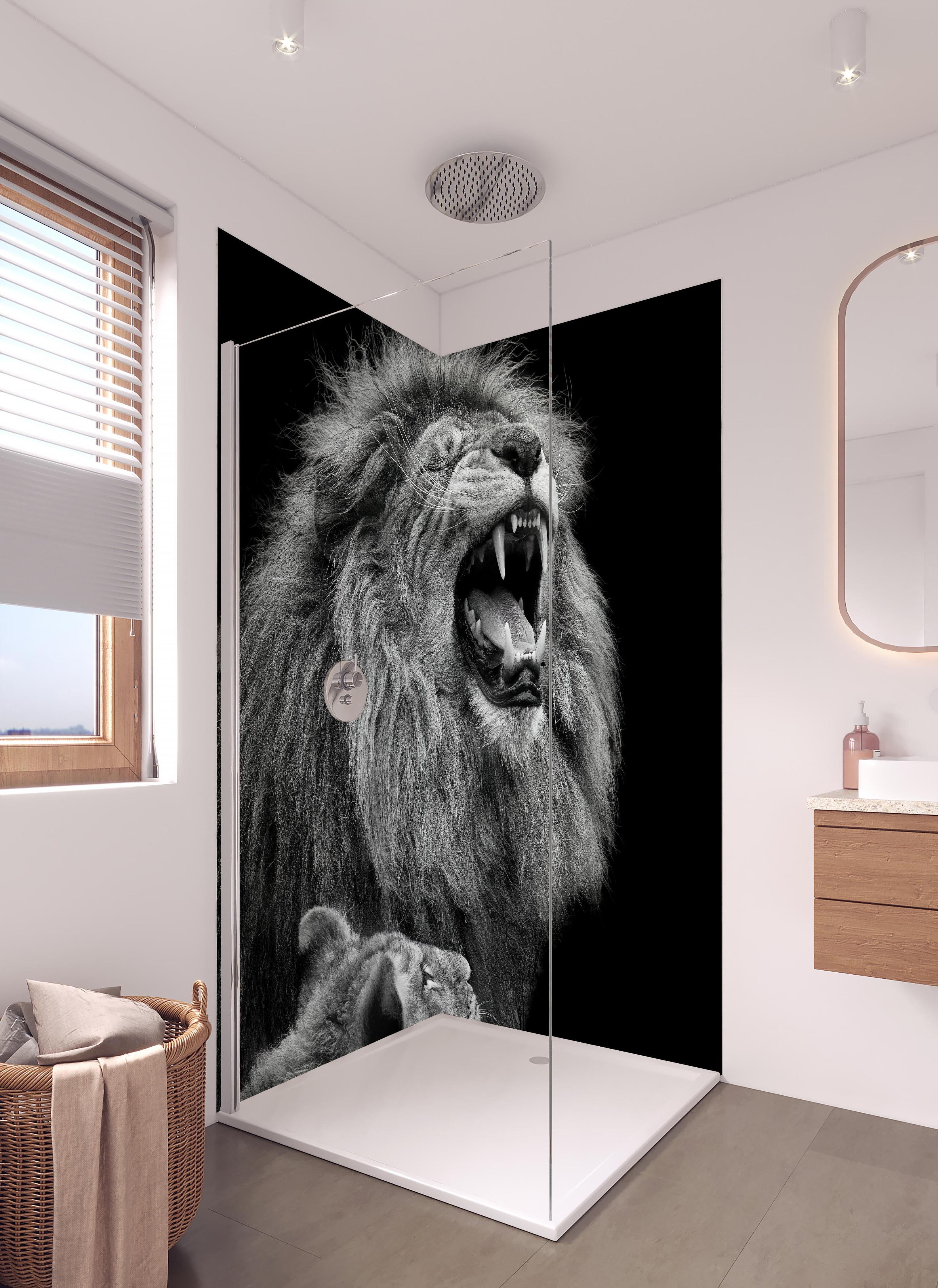 Duschrückwand - Wildtiere auf schwarzem Hintergrund in hellem Badezimmer mit Regenduschkopf - zweiteilige Eck-Duschrückwand