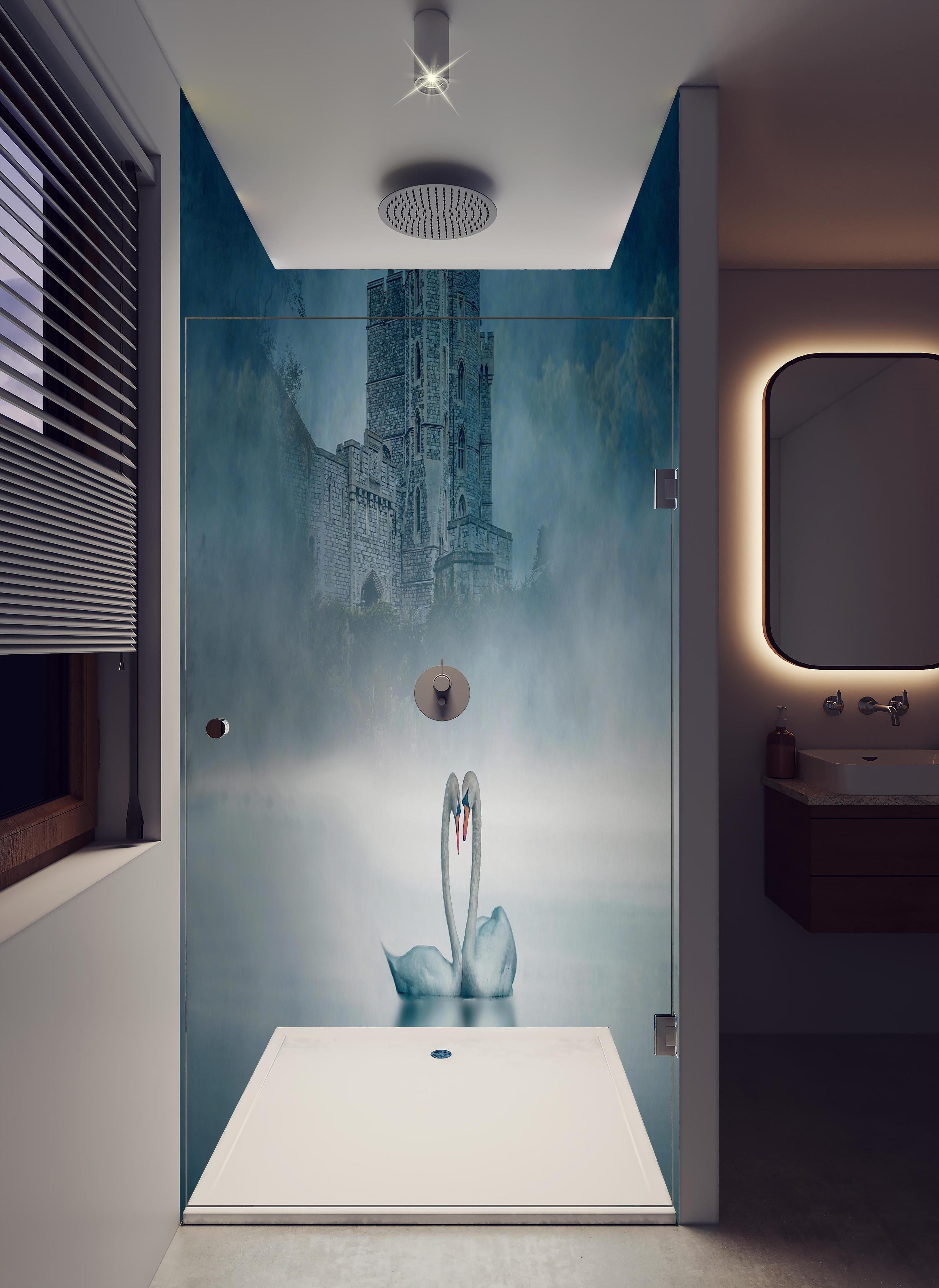 Duschrückwand - Windsor Castle mit Schwan in hellem Badezimmer mit Regenduschkopf - zweiteilige Eck-Duschrückwand