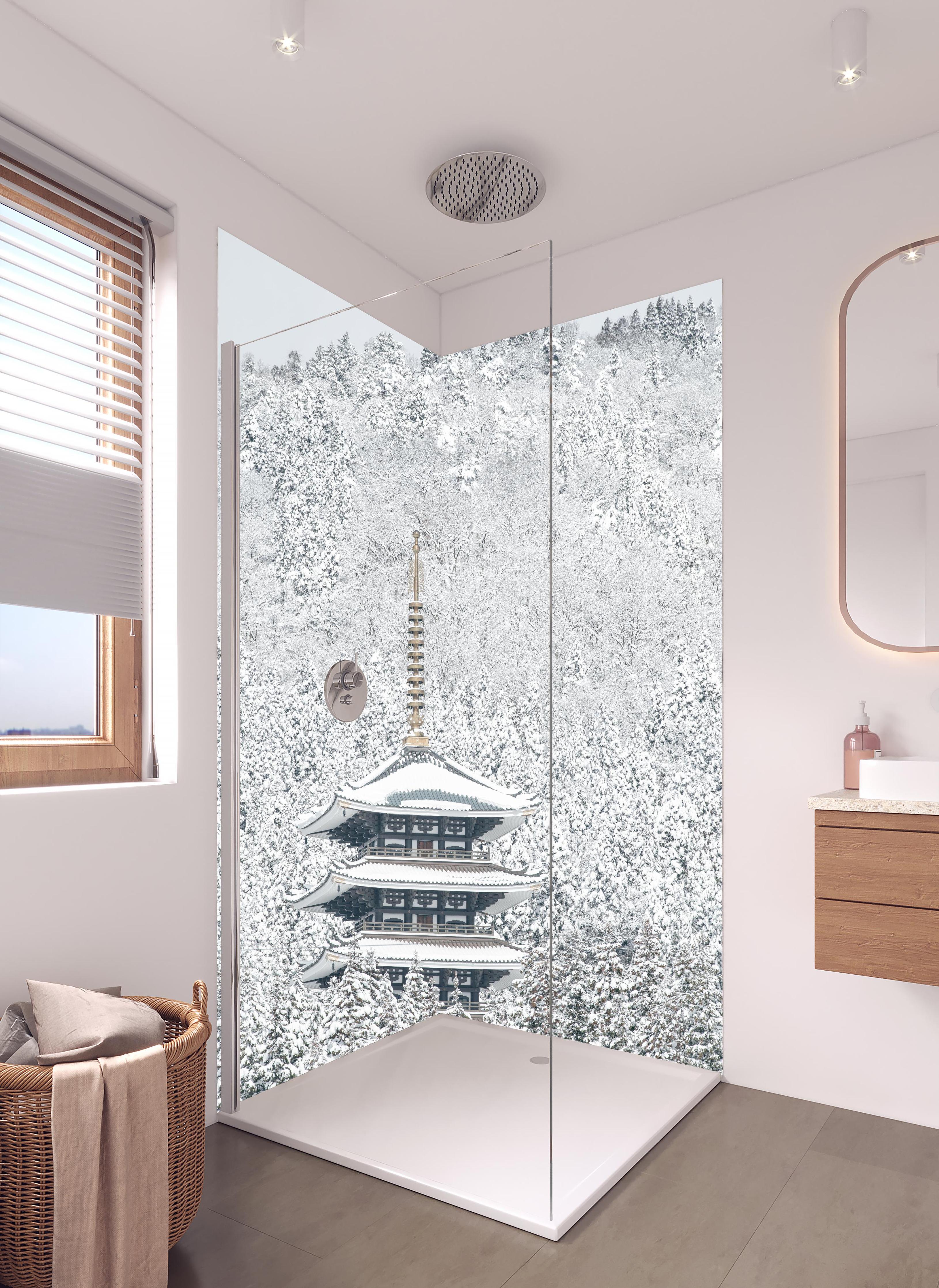 Duschrückwand - Winterlicher Turm - Buddismus in hellem Badezimmer mit Regenduschkopf - zweiteilige Eck-Duschrückwand