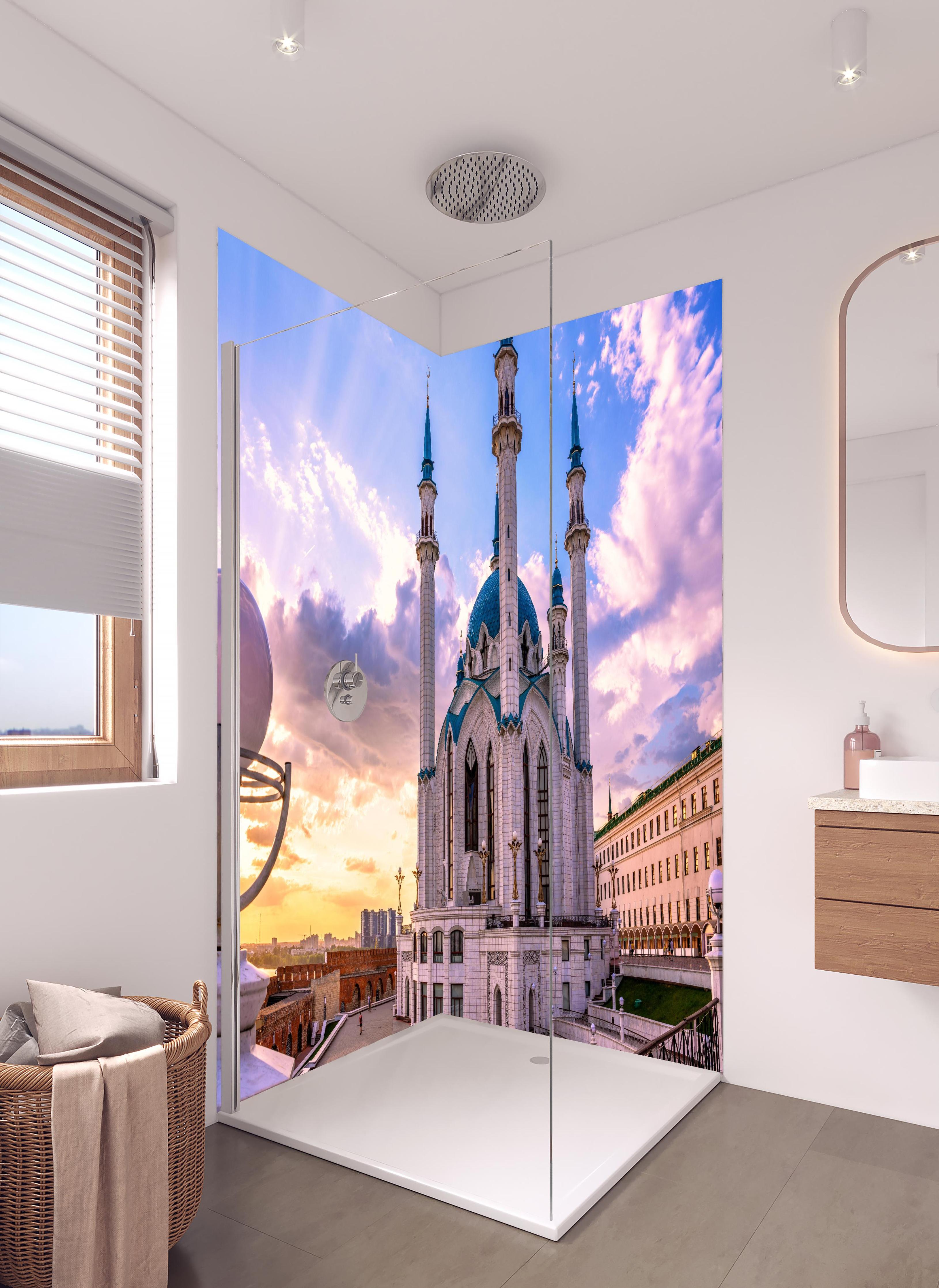 Duschrückwand - Wunderschöne Moschee - Russland in hellem Badezimmer mit Regenduschkopf - zweiteilige Eck-Duschrückwand