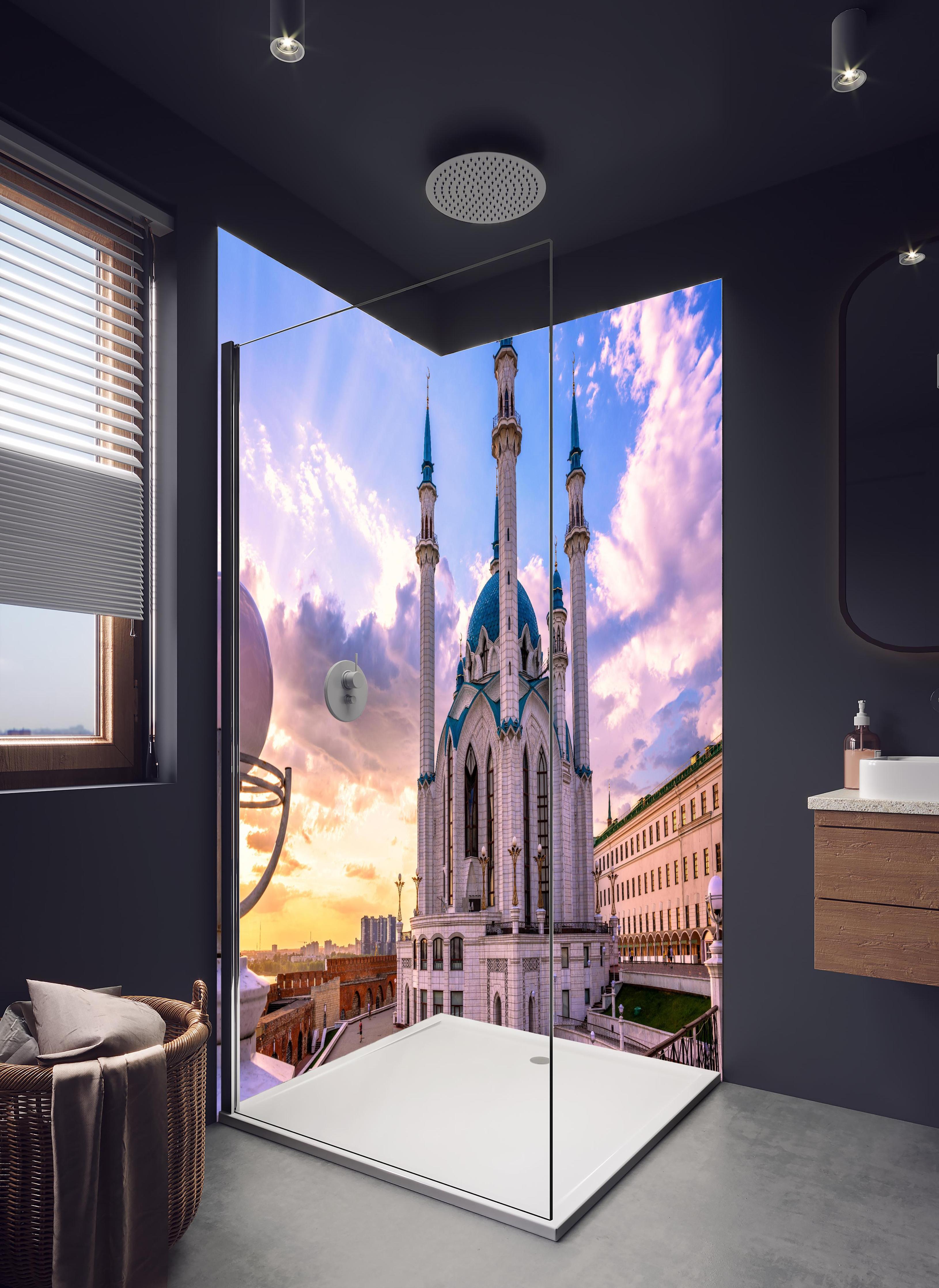 Duschrückwand - Wunderschöne Moschee - Russland in hellem Badezimmer mit Regenduschkopf - zweiteilige Eck-Duschrückwand