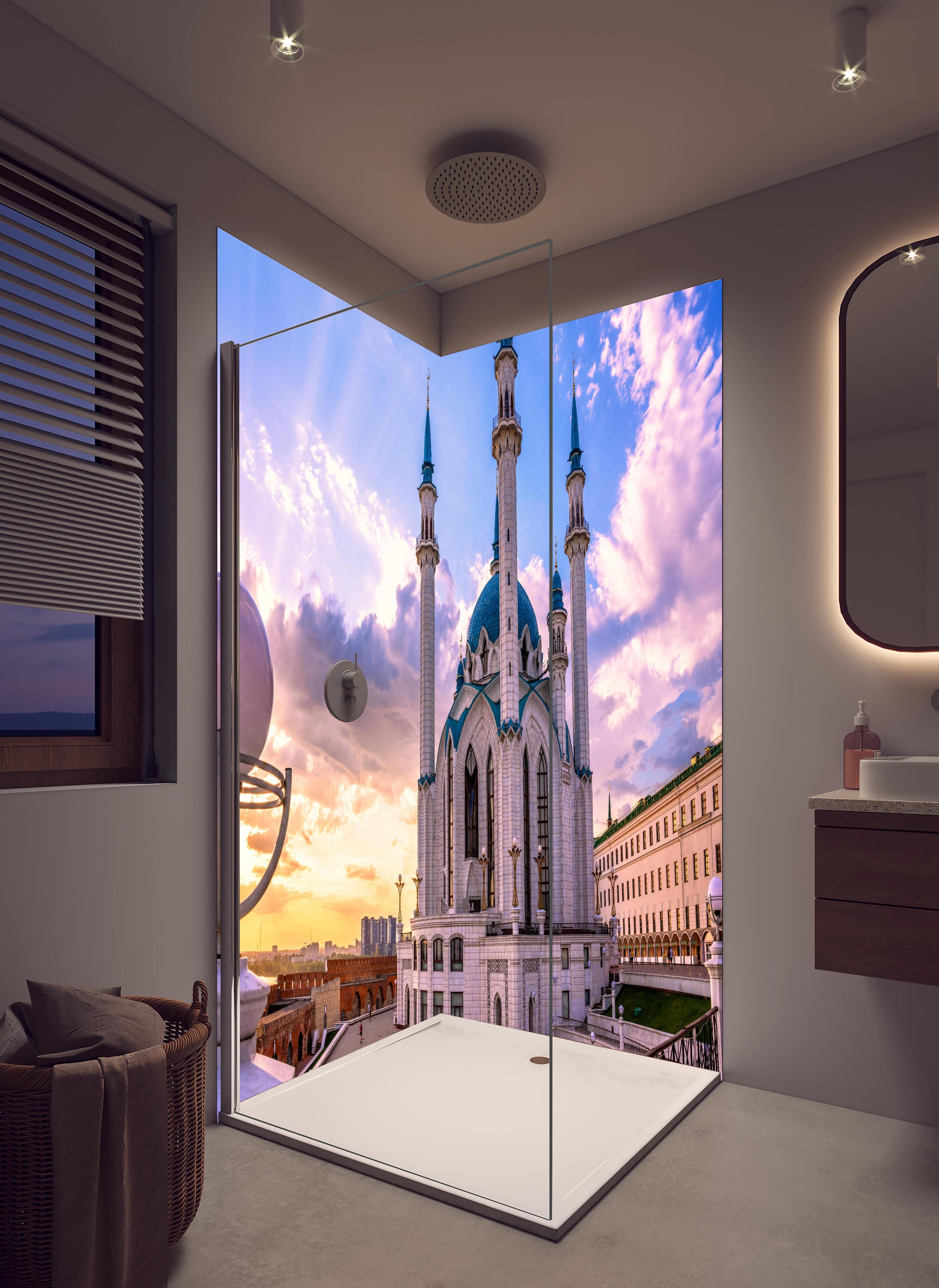 Duschrückwand - Wunderschöne Moschee - Russland in hellem Badezimmer mit Regenduschkopf - zweiteilige Eck-Duschrückwand