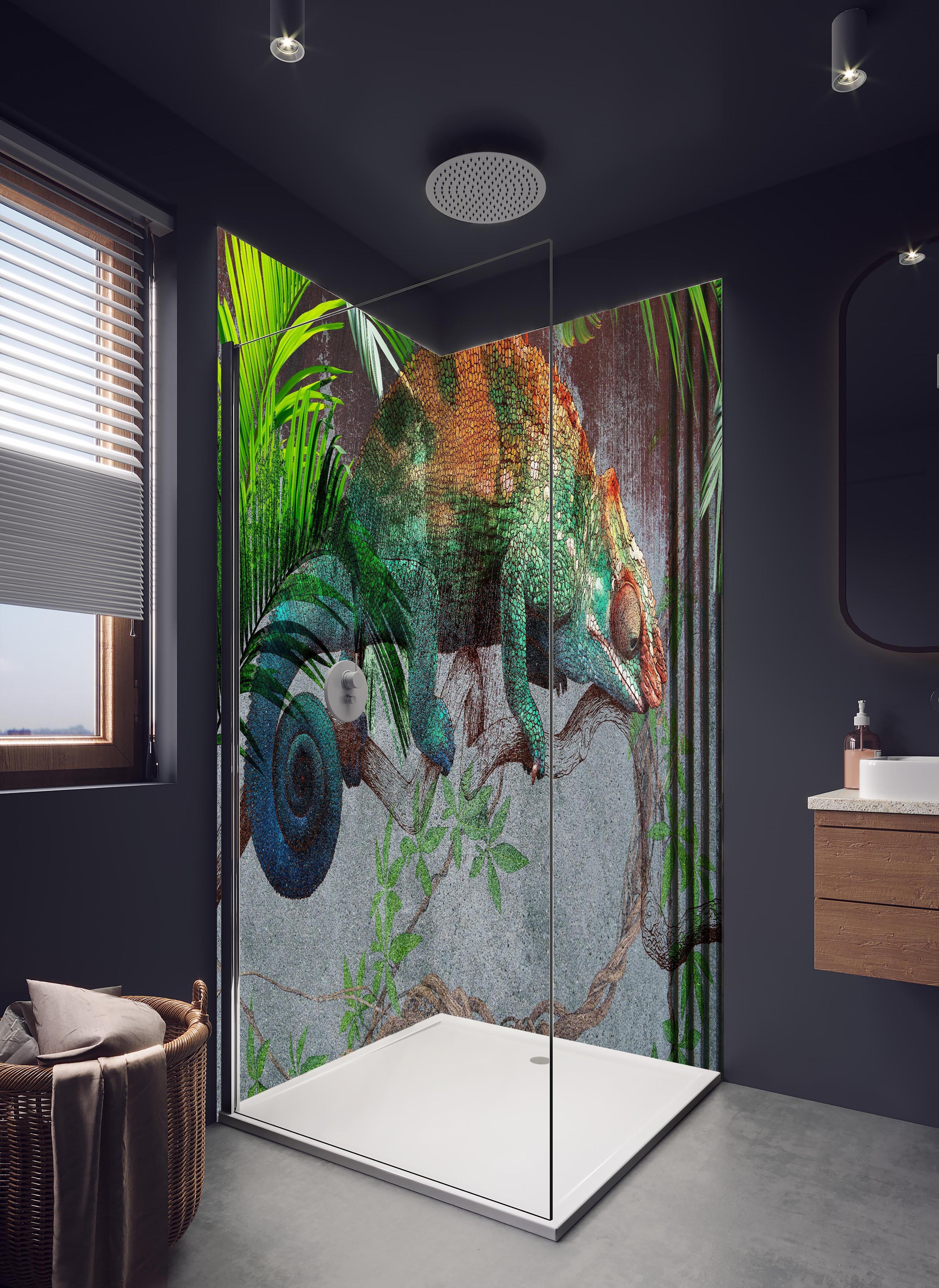 Duschrückwand - Wunderschöner Chamäleon in hellem Badezimmer mit Regenduschkopf - zweiteilige Eck-Duschrückwand
