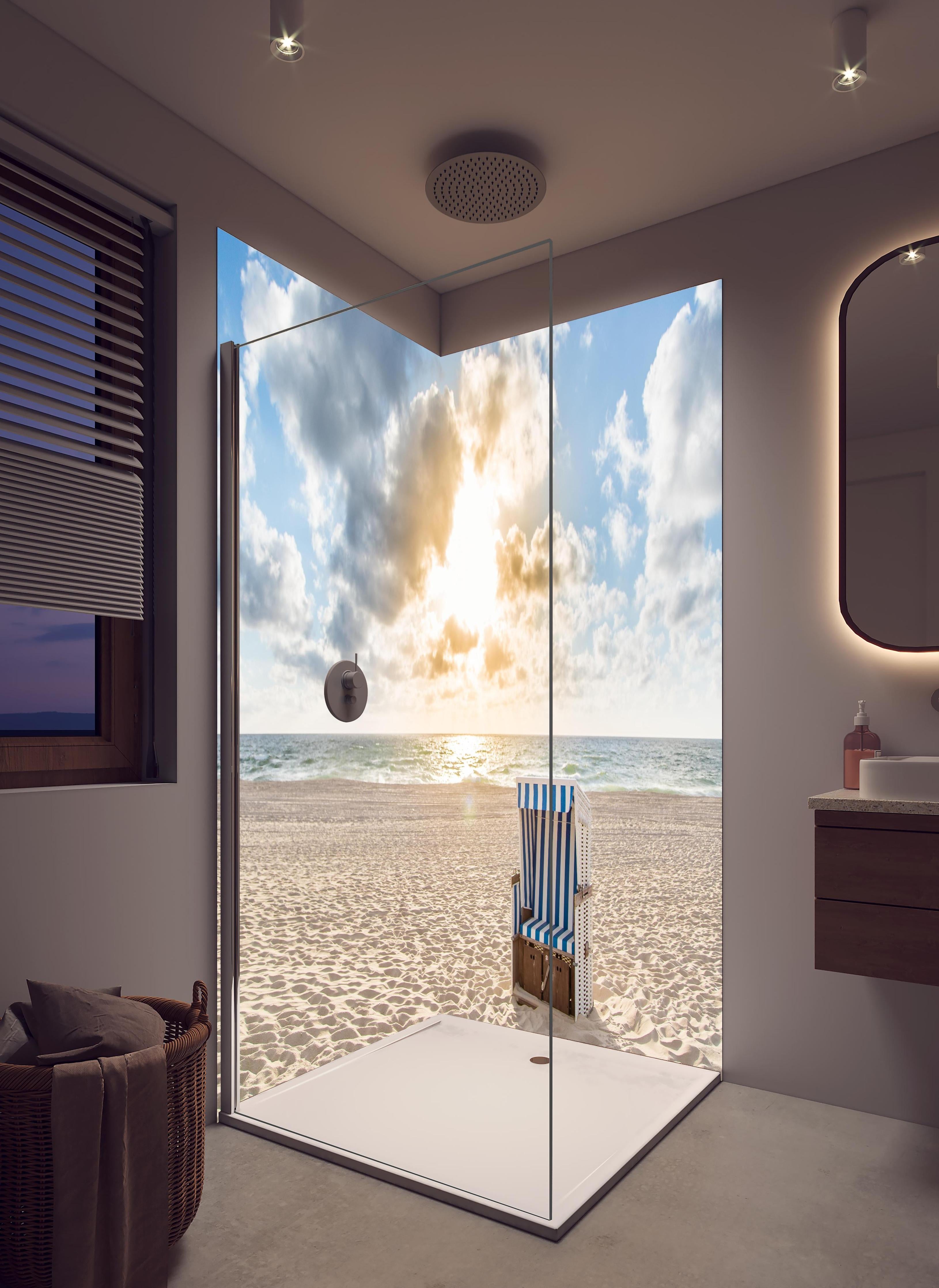 Duschrückwand - einzelner Strandkorb an der Nordsee in hellem Badezimmer mit Regenduschkopf - zweiteilige Eck-Duschrückwand