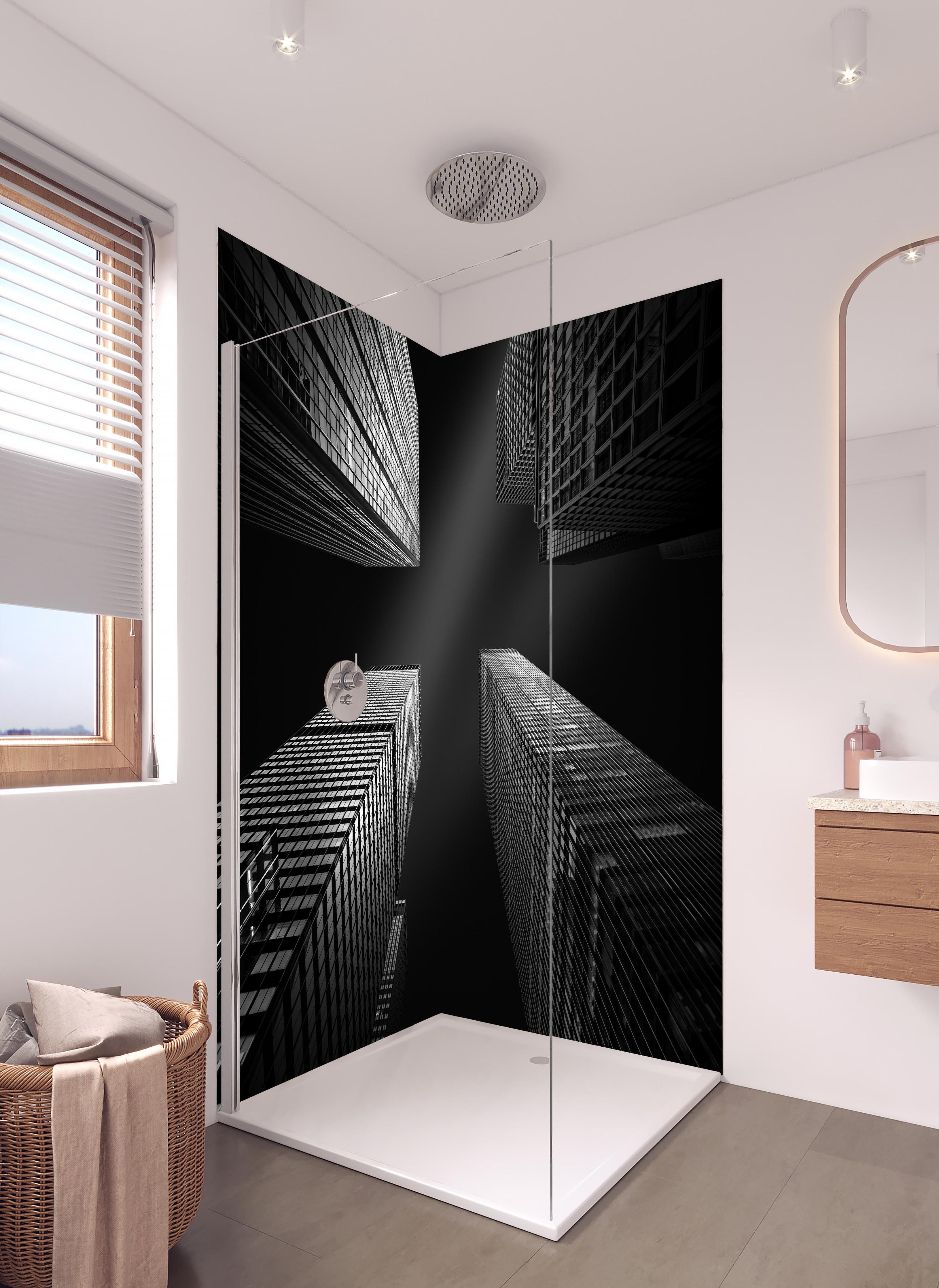 Duschrückwand - gewaltige Hochhäuser von NY in hellem Badezimmer mit Regenduschkopf - zweiteilige Eck-Duschrückwand