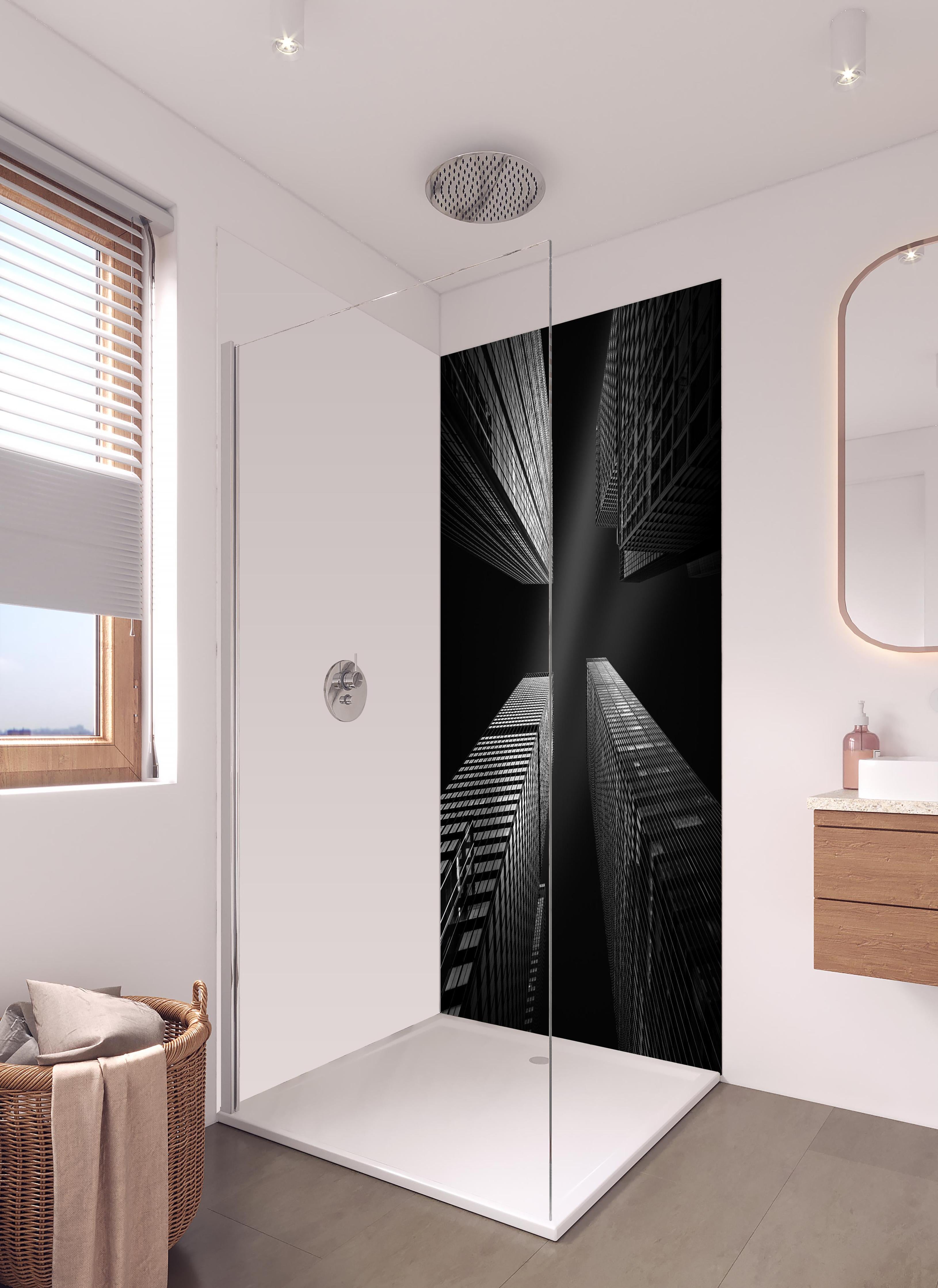 Duschrückwand - gewaltige Hochhäuser von NY in hellem Badezimmer mit Regenduschkopf - zweiteilige Eck-Duschrückwand
