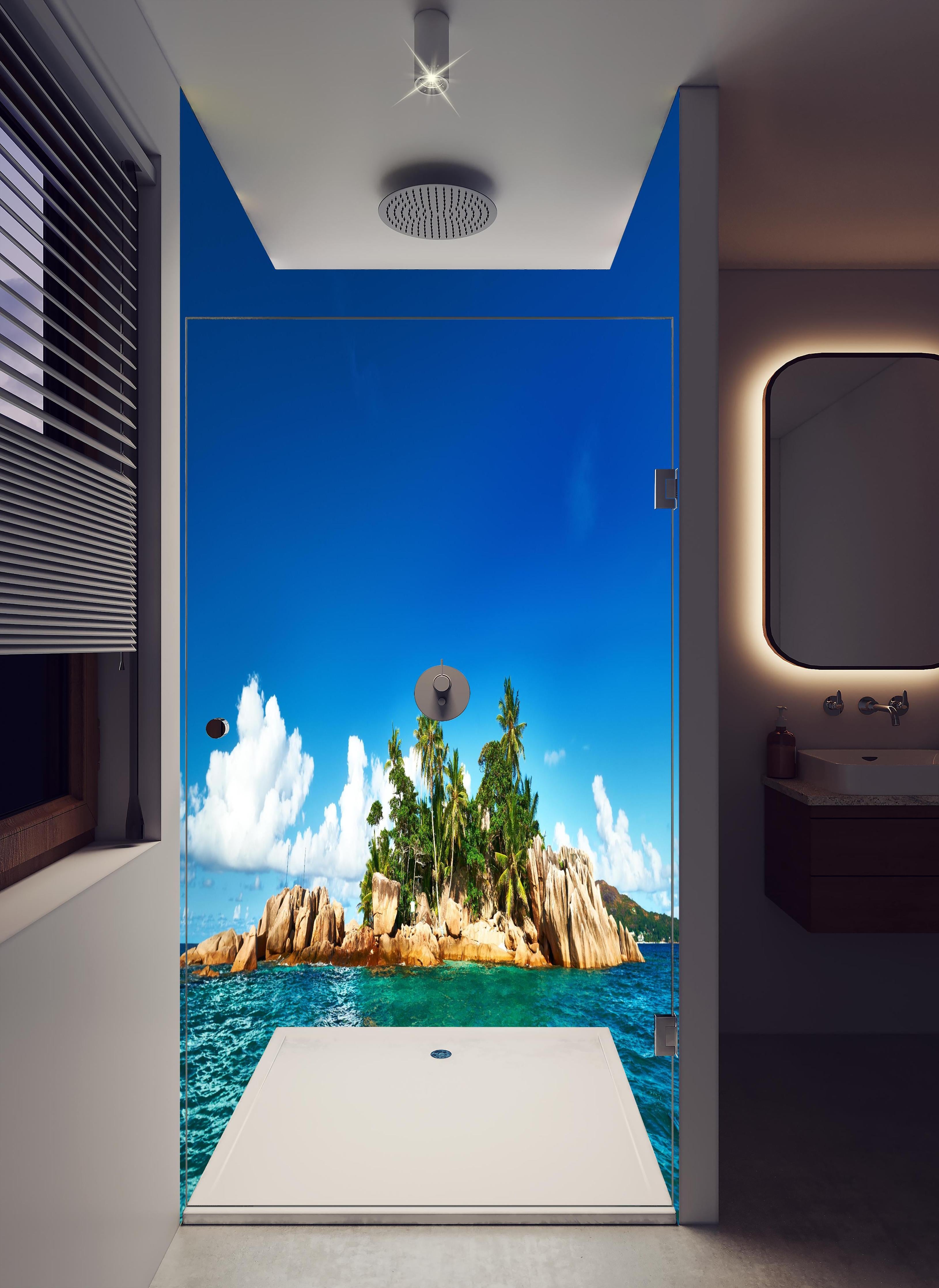 Duschrückwand - kleine tropische Insel vor Sankt Pierre in hellem Badezimmer mit Regenduschkopf - zweiteilige Eck-Duschrückwand