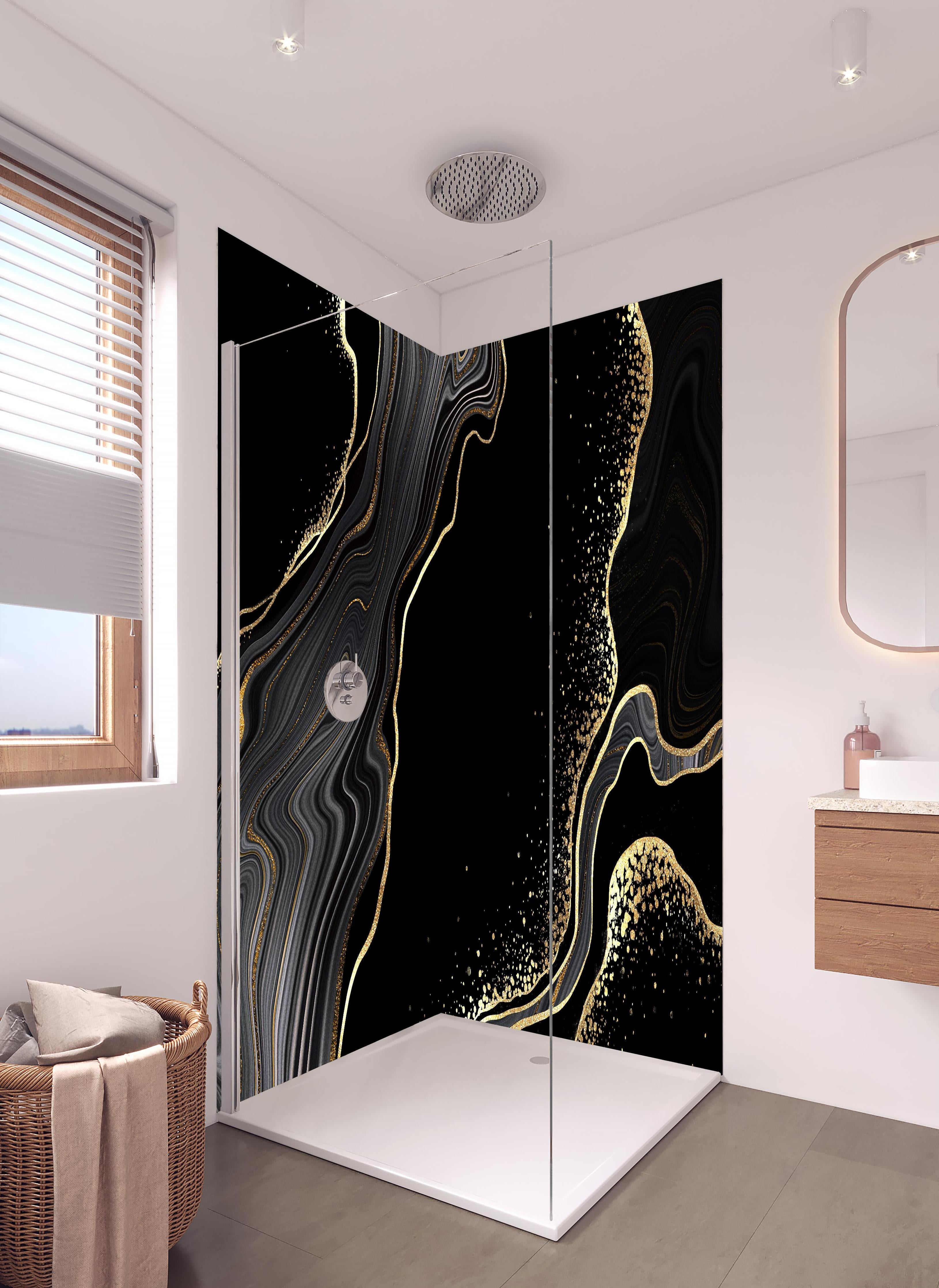 Duschrückwand - schwarzer Achat Hintergrund mit goldenen Adern in hellem Badezimmer mit Regenduschkopf - zweiteilige Eck-Duschrückwand