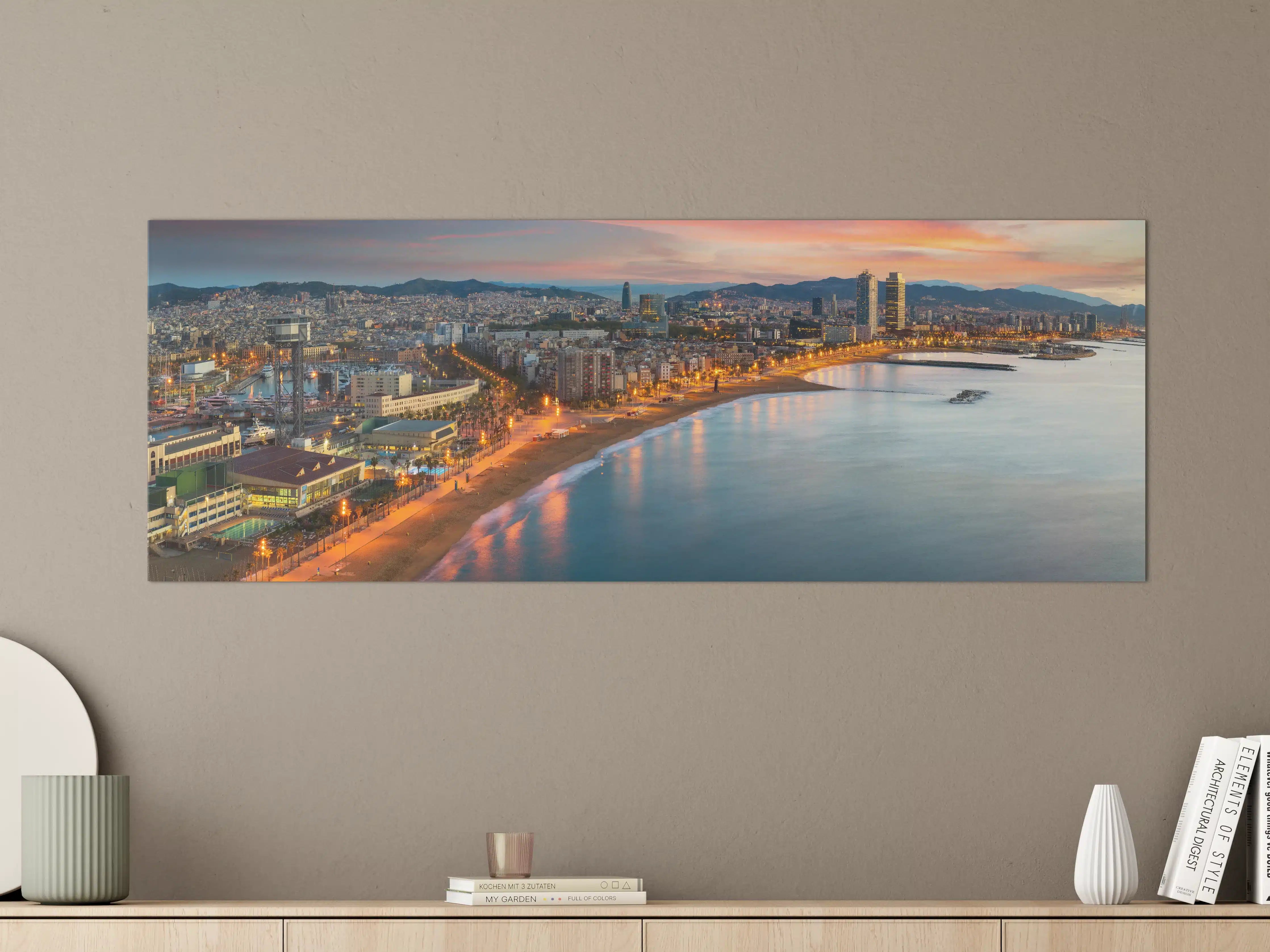 Große Wandbilder - Abendliche Skyline mit Stadtlichtern am Meer