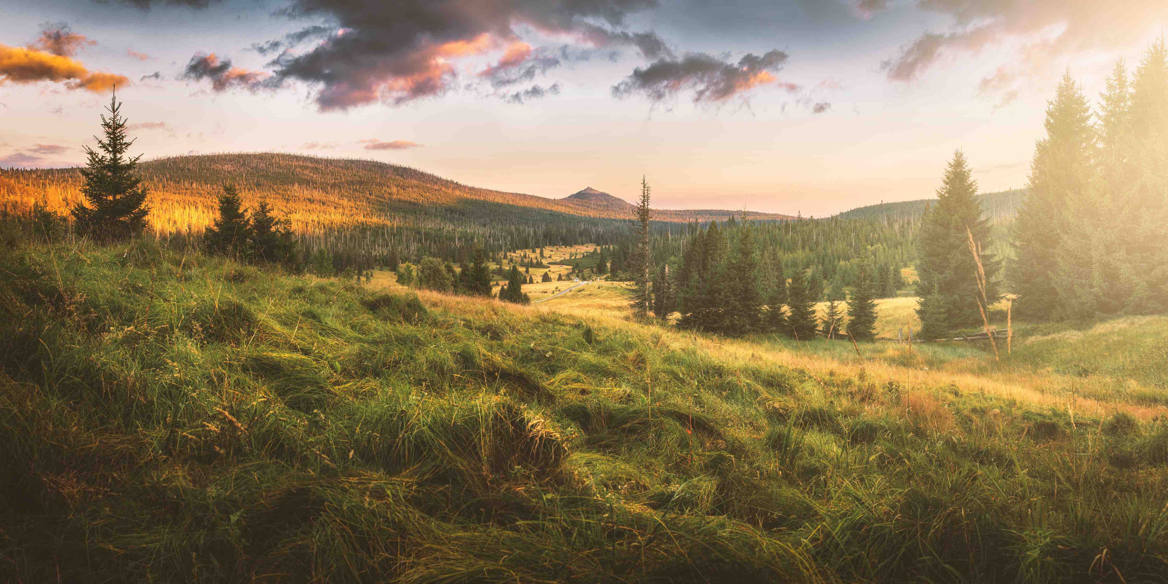 Große Wandbilder-Abendlicher Berg Luzný - Tschechien