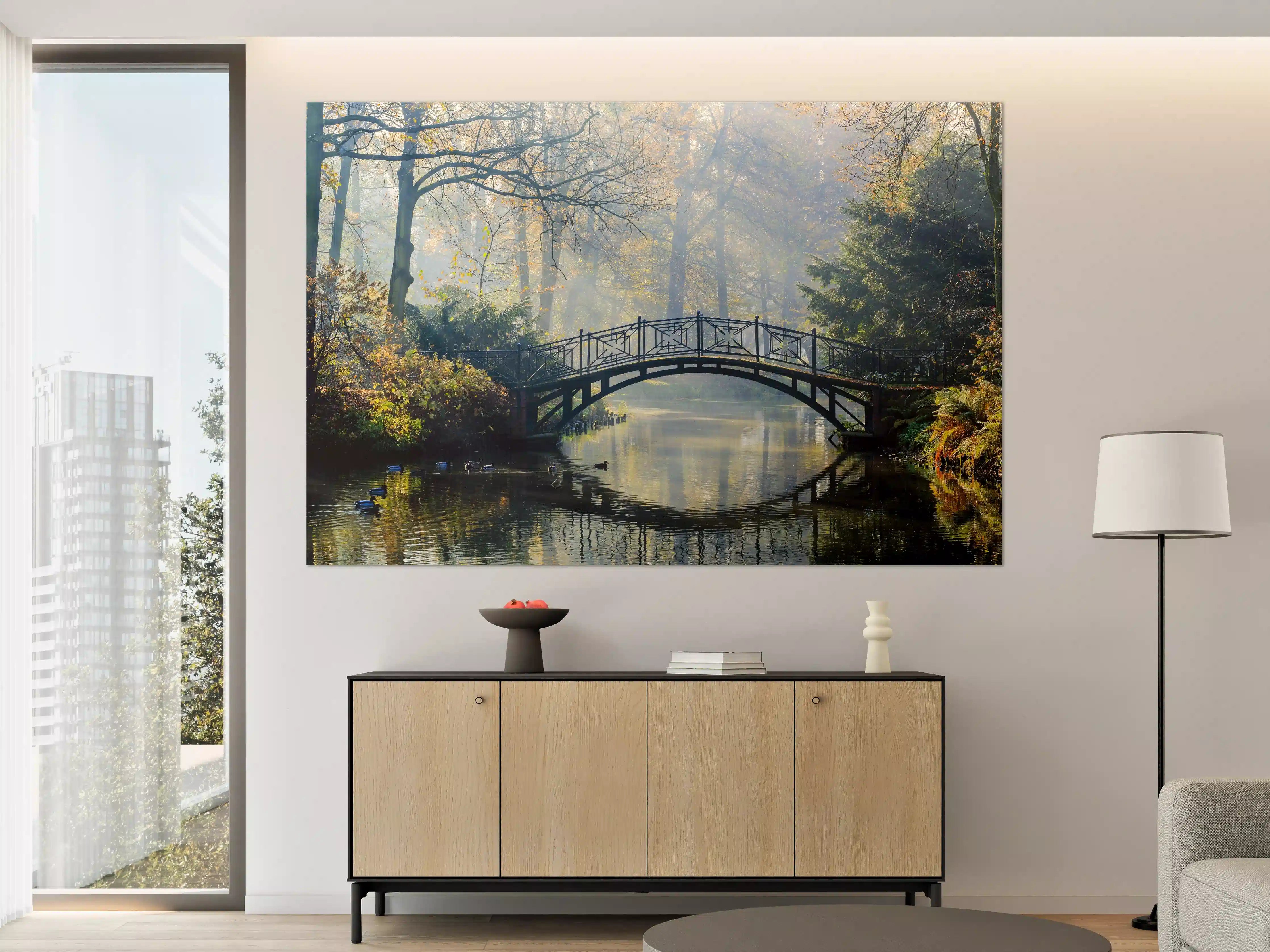 Große Wandbilder - Alte Brücke im herbstlich nebligen Park