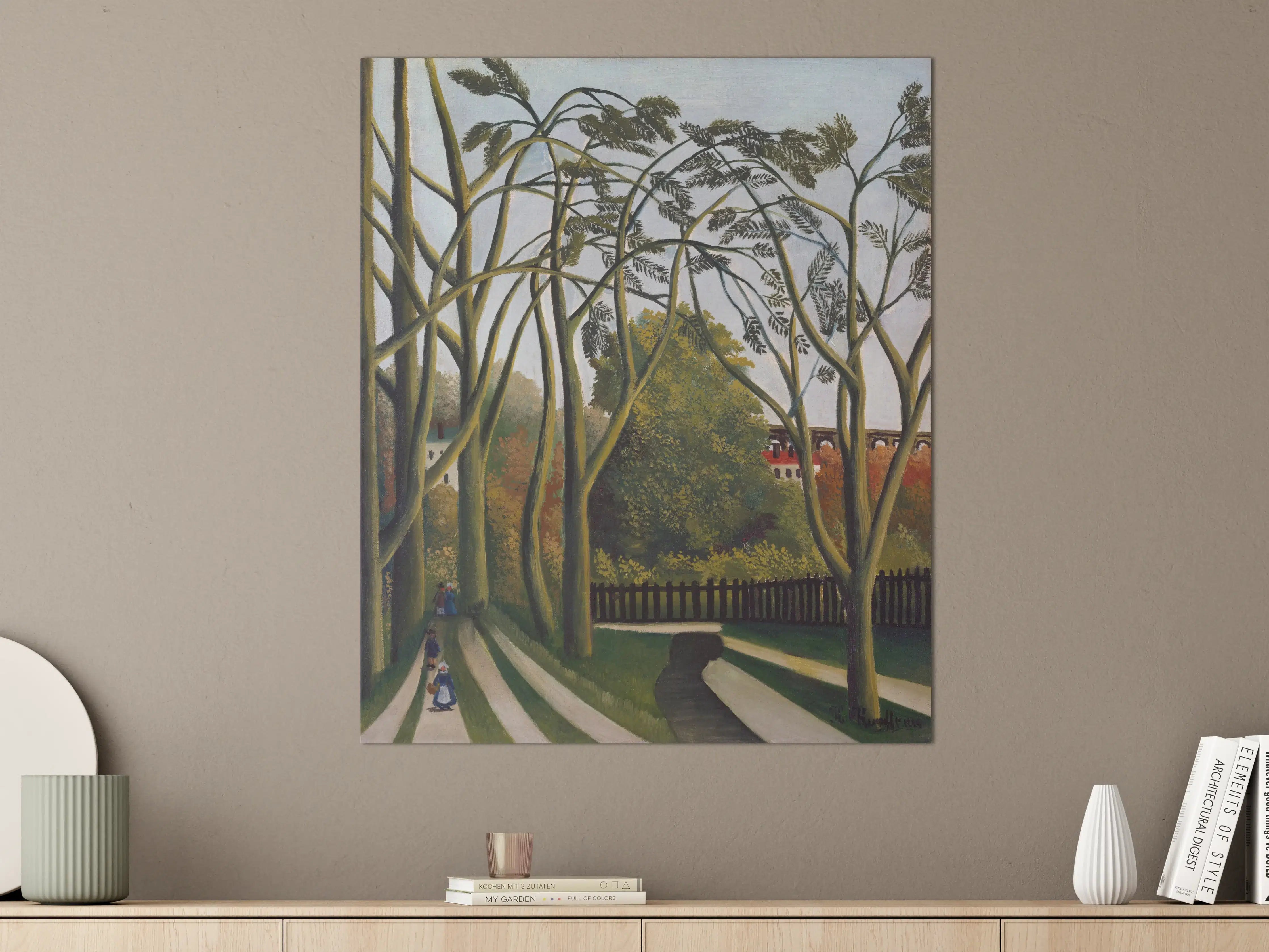 Große Wandbilder - Baumreiche Allee mit historischem Zaun