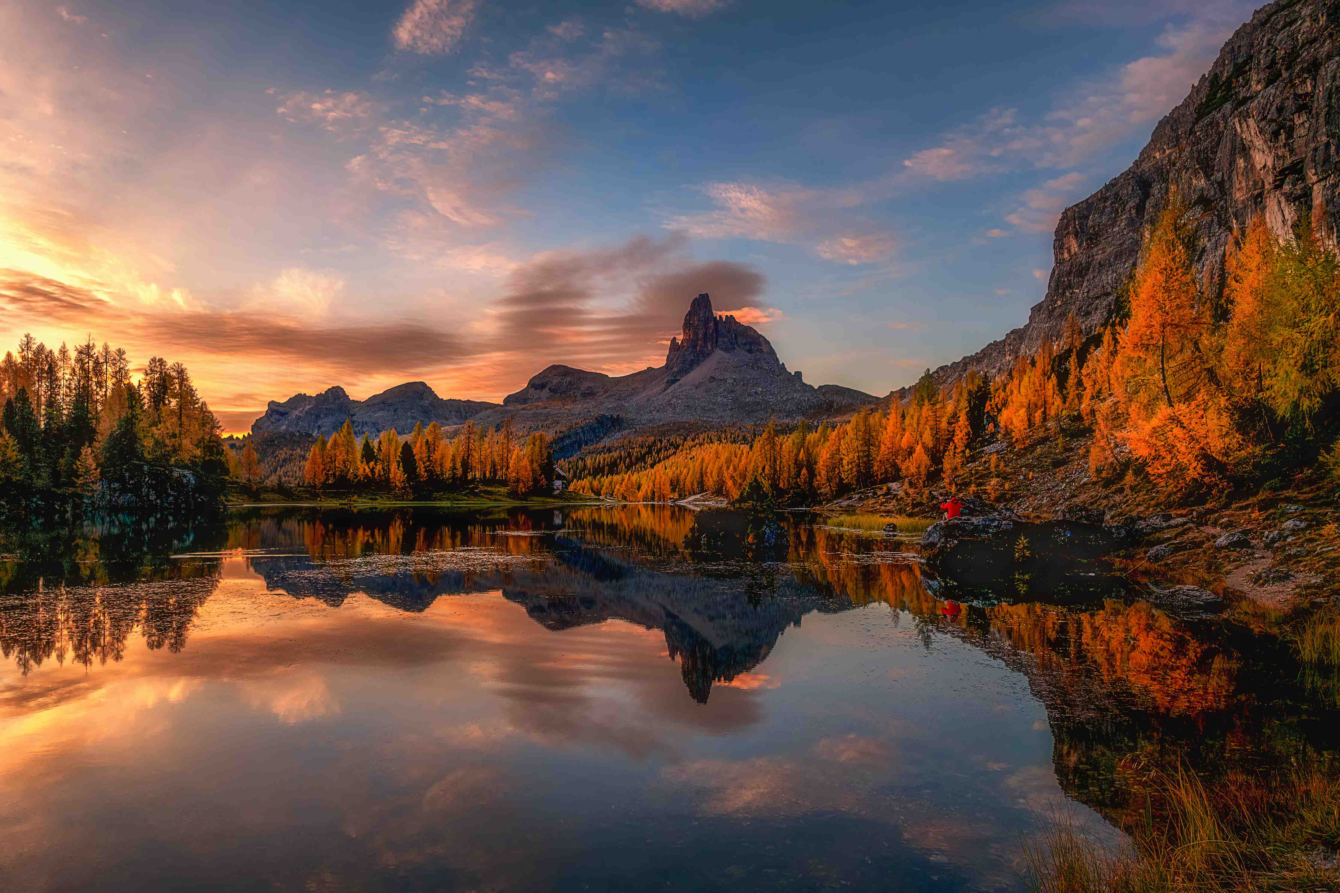 Große Wandbilder-Berglandschaft bei Sonnenuntergang mit Spiegelung im Wasser